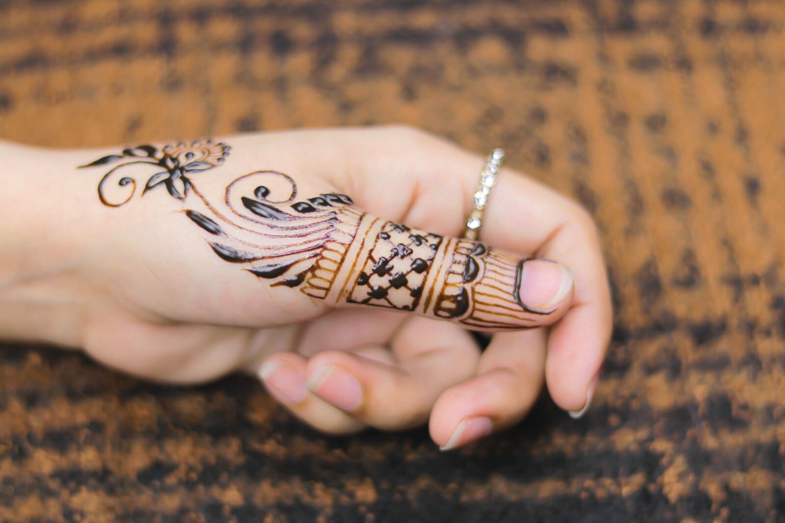 Canon EOS 80D sample photo. Mehandi, style, skin photography