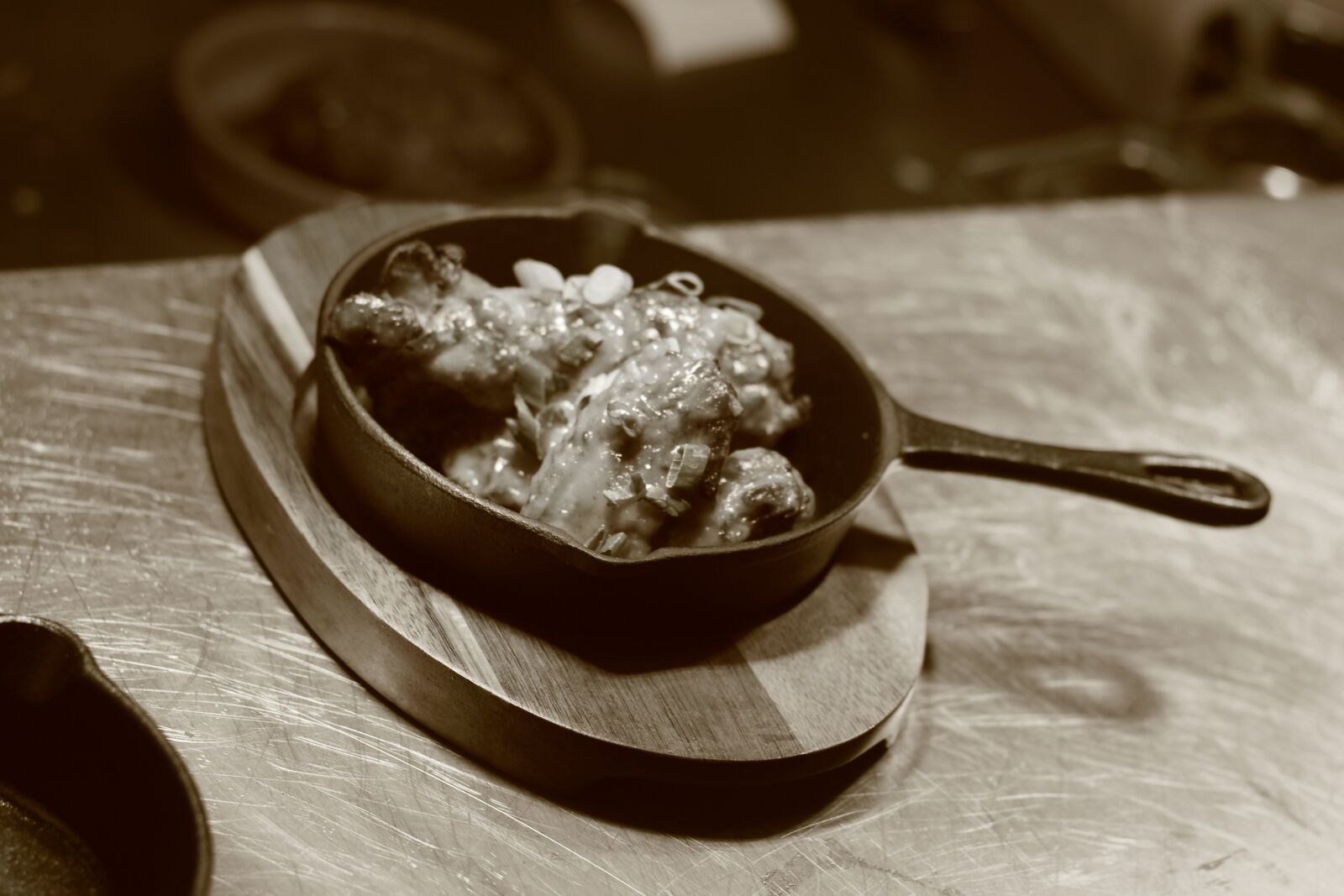 Canon EOS 650D (EOS Rebel T4i / EOS Kiss X6i) + Canon EF 50mm F1.8 II sample photo. Dish, food, pan photography