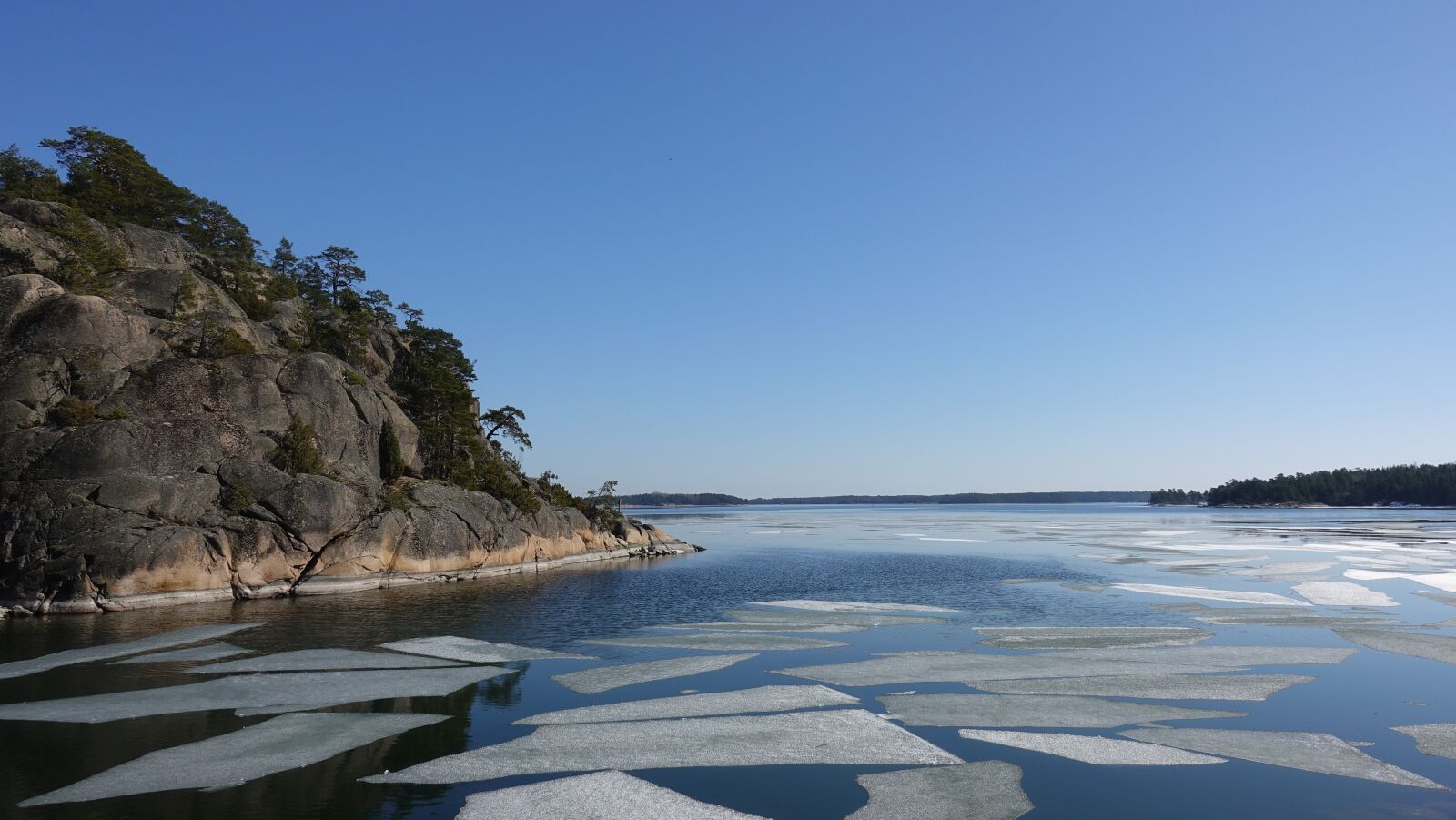 Sony DSC-RX100M5 sample photo. Sea, island, ice photography