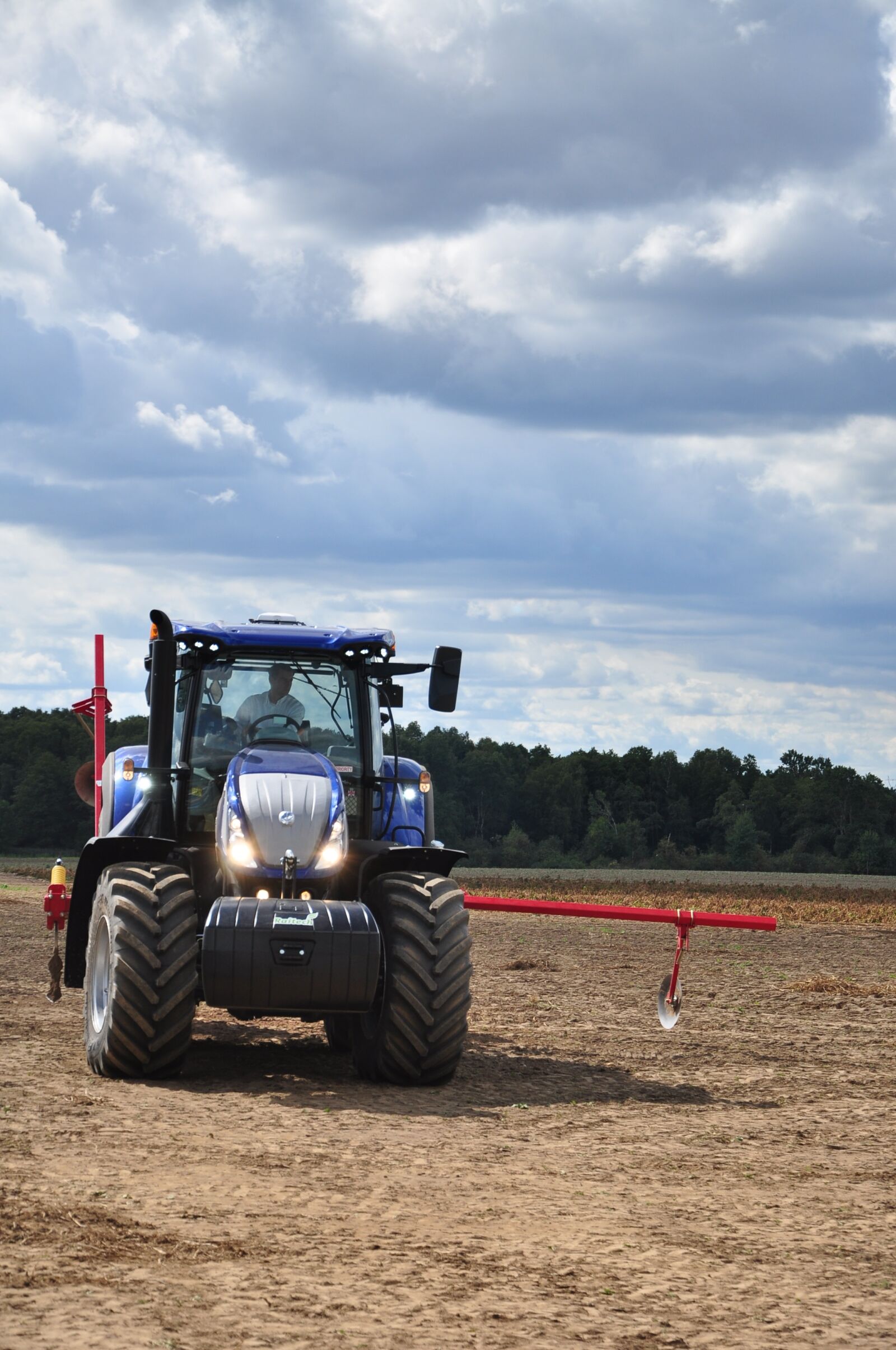 Nikon D90 sample photo. Tractor, agriculture, the cultivation photography