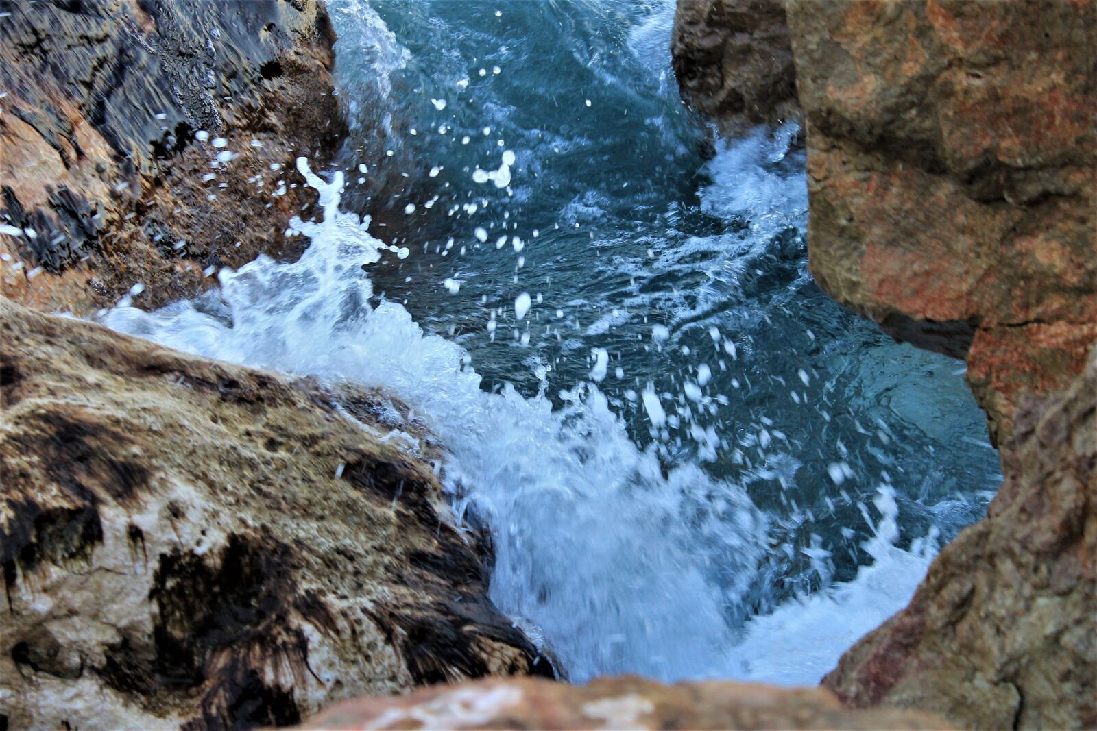 Canon EOS 1100D (EOS Rebel T3 / EOS Kiss X50) sample photo. Sea, scoured, sea foam photography