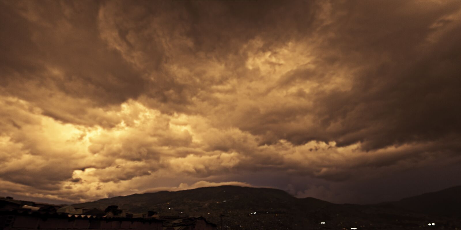 Canon EOS 400D (EOS Digital Rebel XTi / EOS Kiss Digital X) sample photo. Medellín, network, sunset photography
