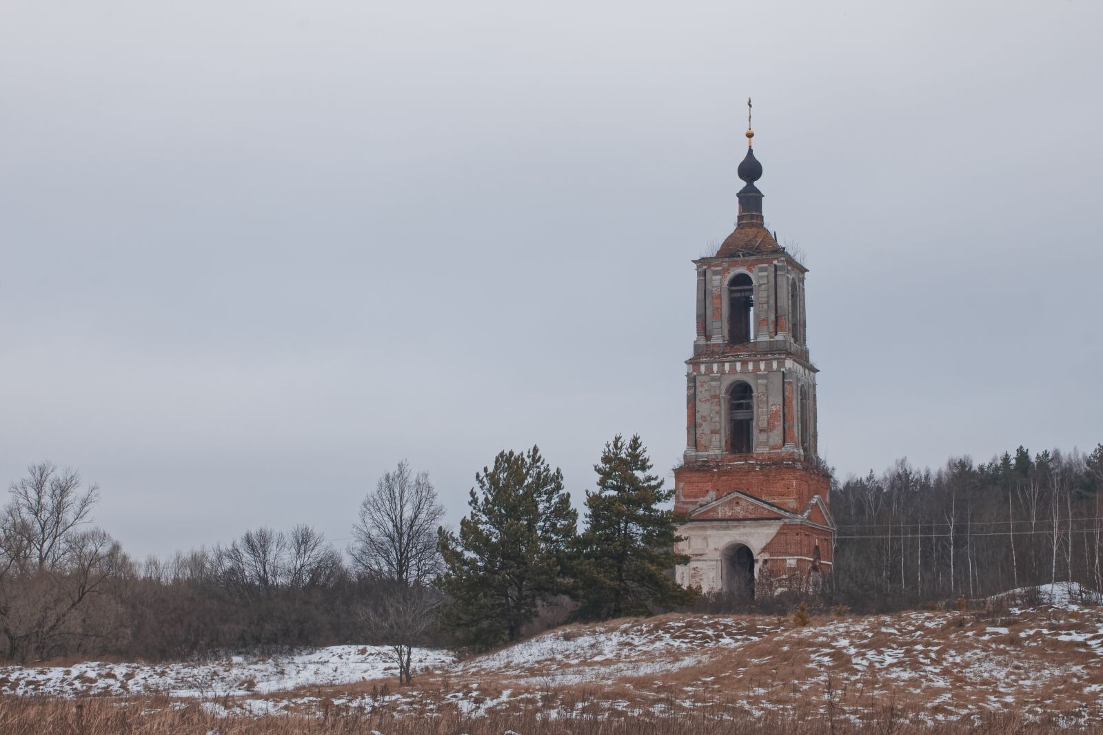 Canon EOS 500D (EOS Rebel T1i / EOS Kiss X3) sample photo. Winter, field, the ruins photography