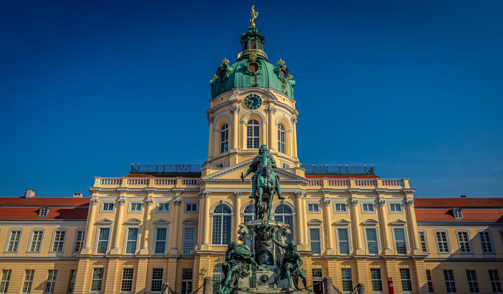 Sony a7 II + Sony FE 28-70mm F3.5-5.6 OSS sample photo. Castle, berlin, building photography