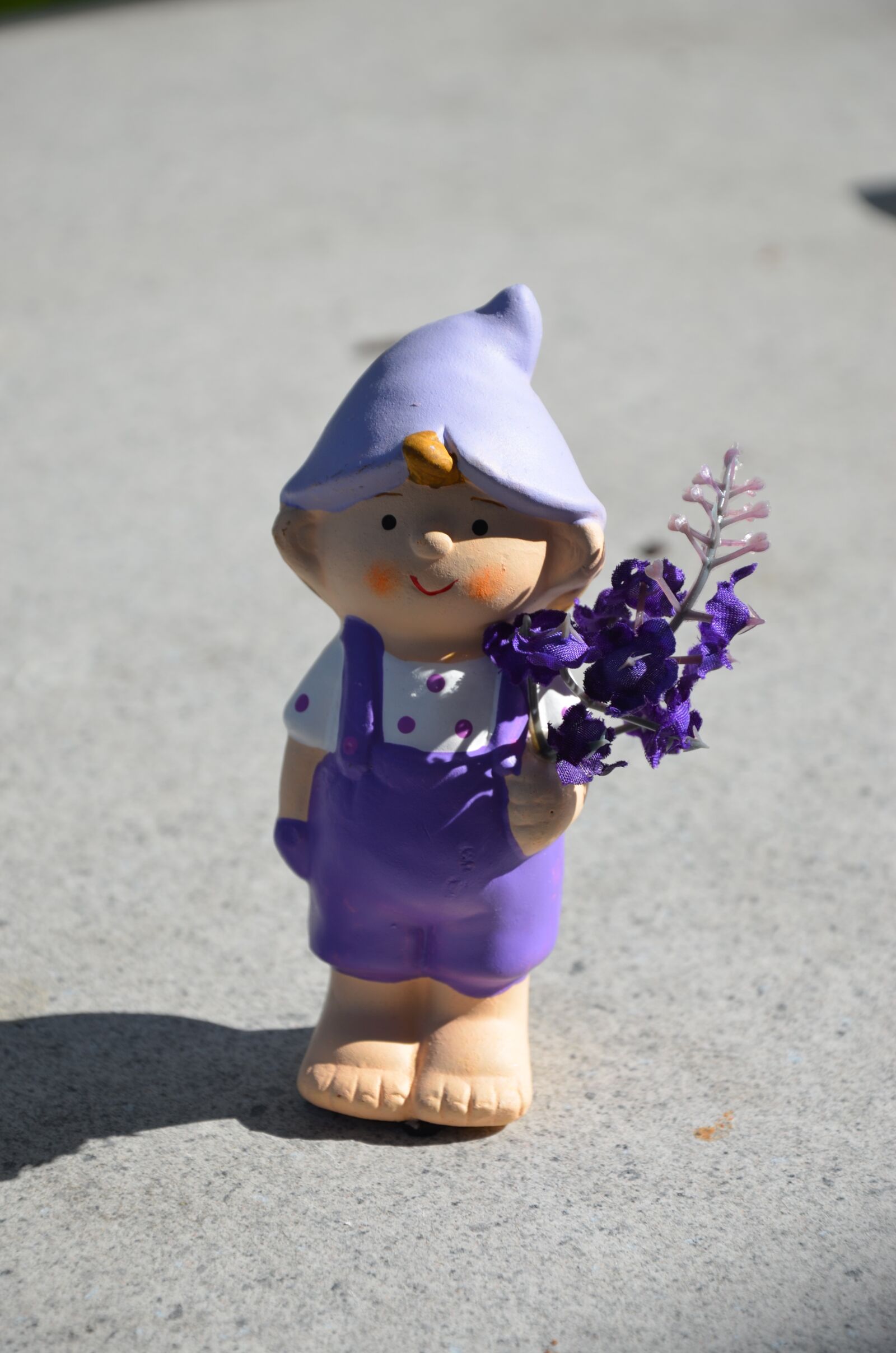 Nikon D5100 sample photo. Garden gnome, violet, overalls photography