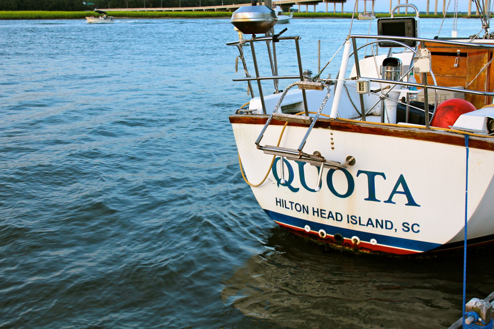 Canon EOS 1200D (EOS Rebel T5 / EOS Kiss X70 / EOS Hi) sample photo. Bay, boat, dock, docked photography