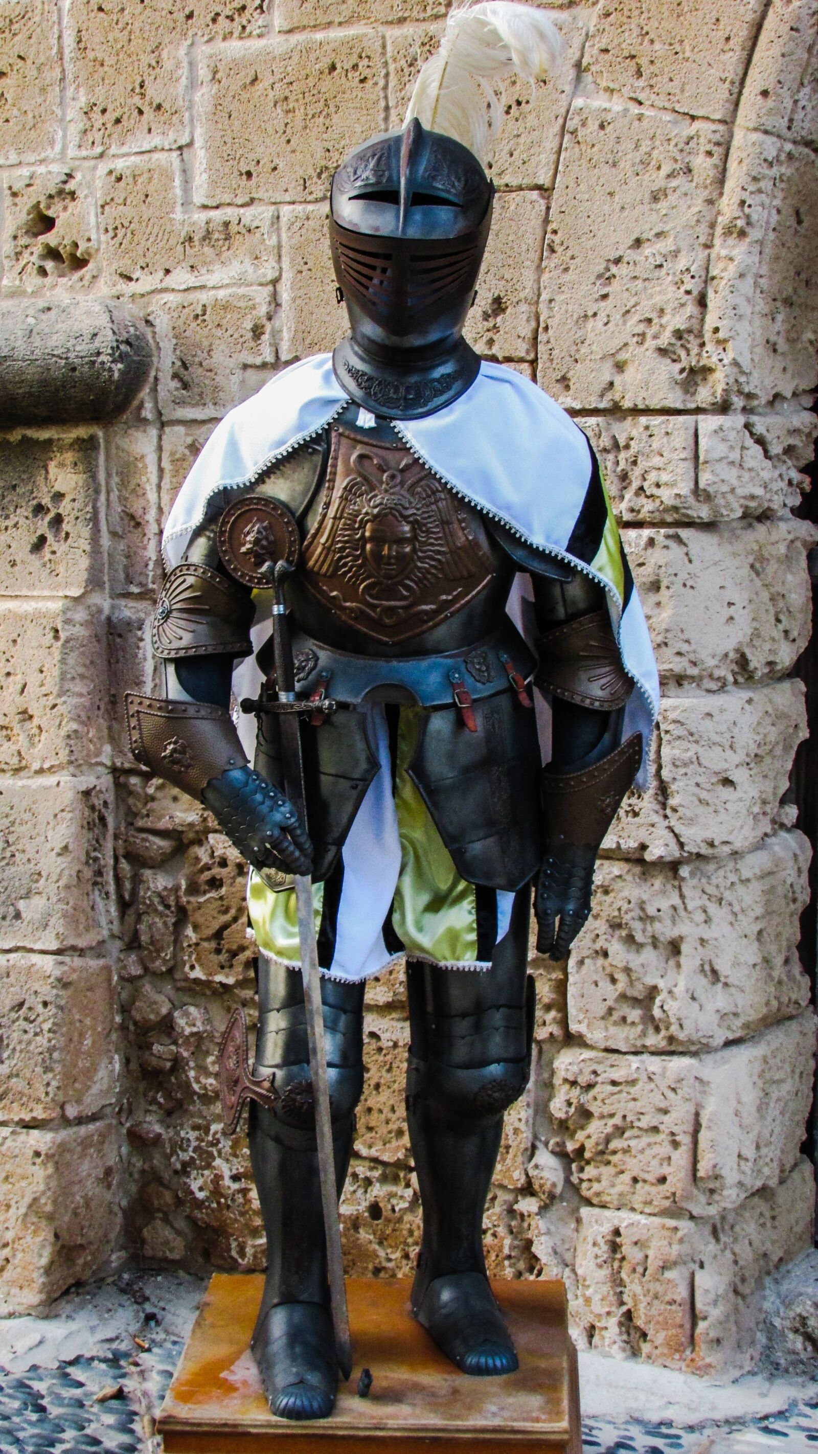 Canon PowerShot SX400 IS sample photo. Armor, medieval, metal photography