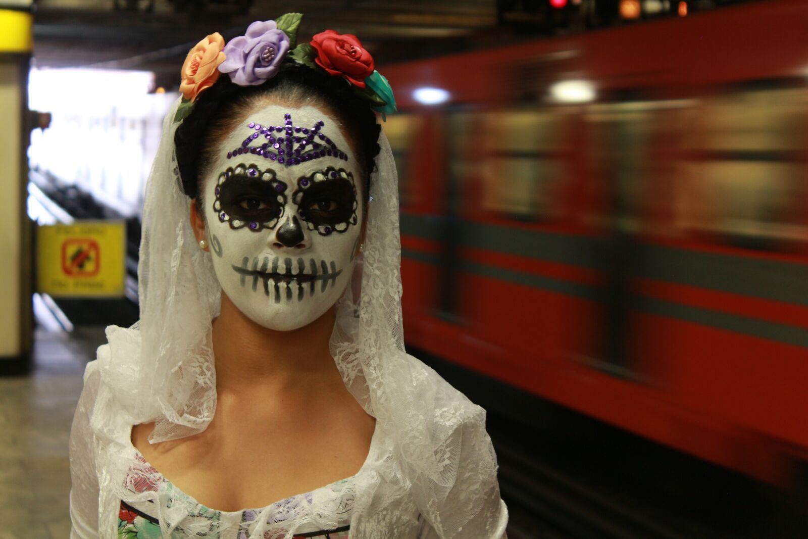 Canon EOS 650D (EOS Rebel T4i / EOS Kiss X6i) sample photo. Portrait, metro, mexico city photography