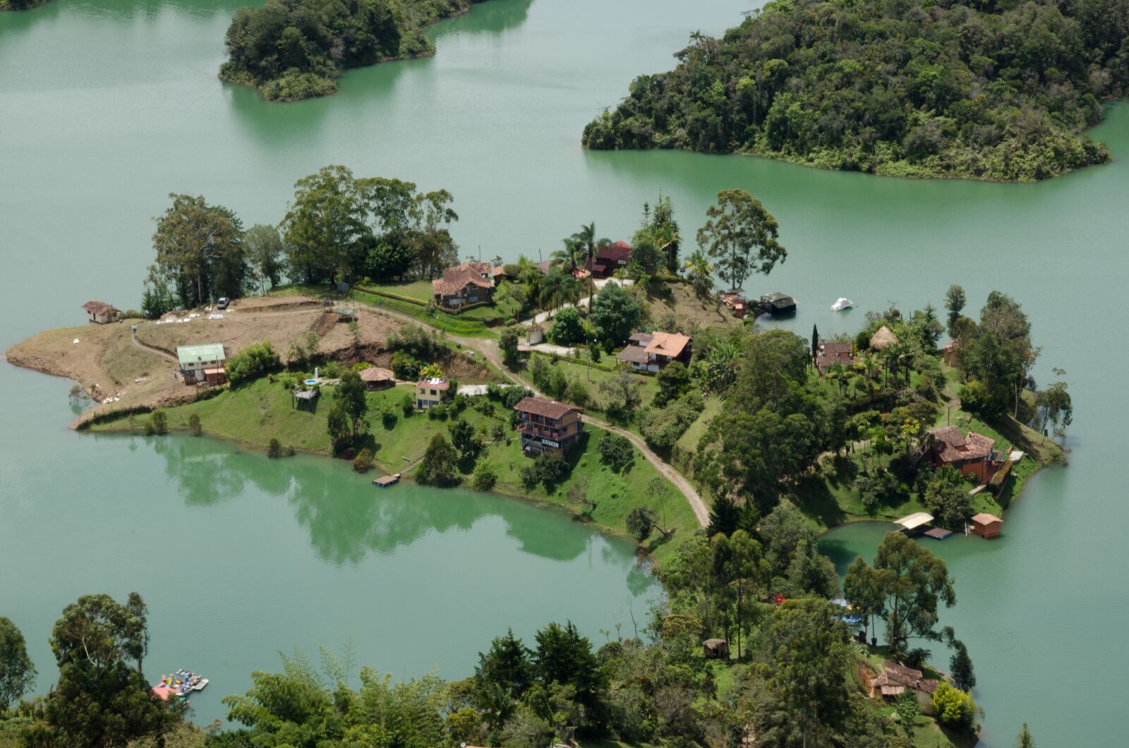 Nikon D5100 sample photo. Colombia, guatape, lake photography