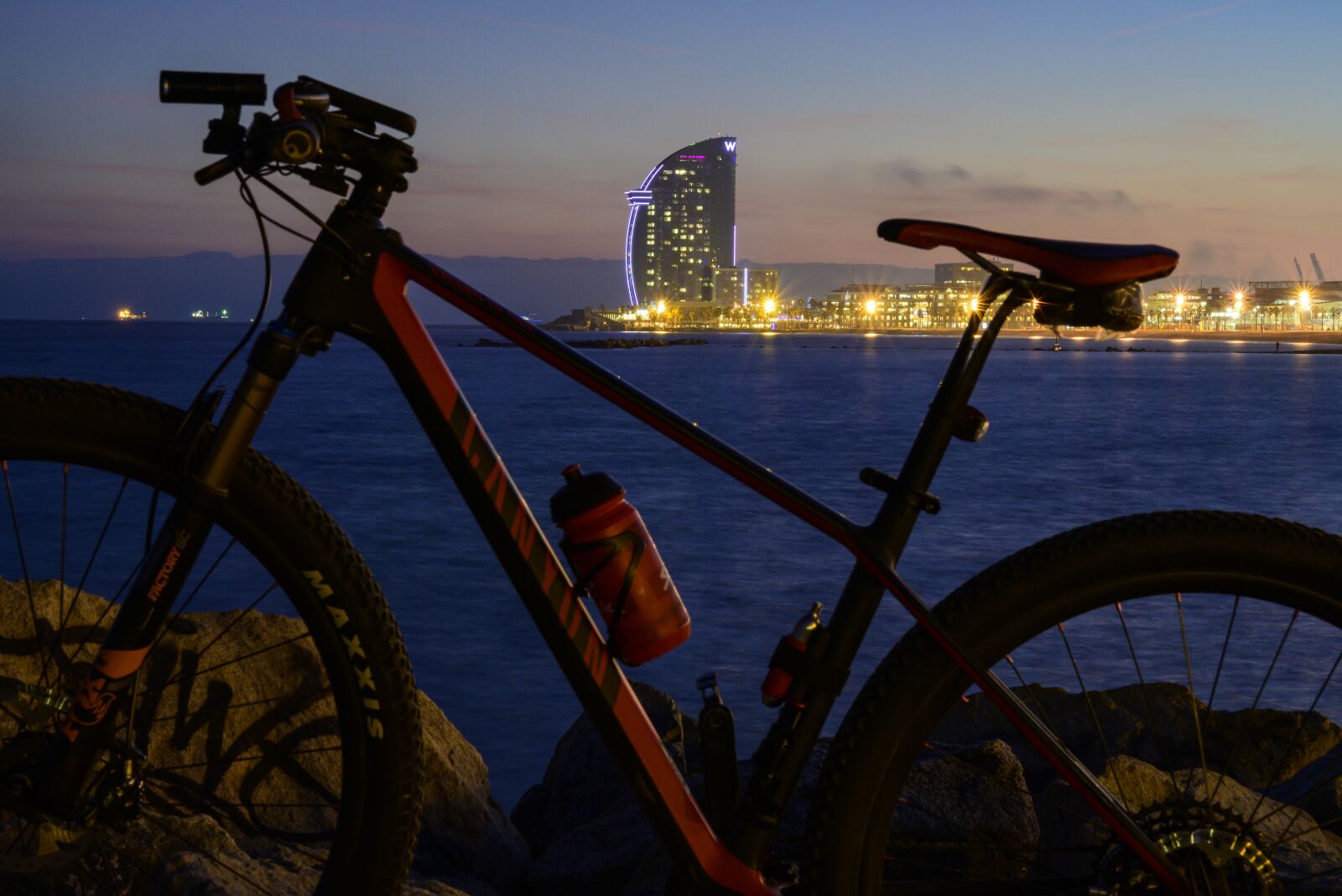 Nikon Z7 sample photo. Barcelona, wela, blue photography