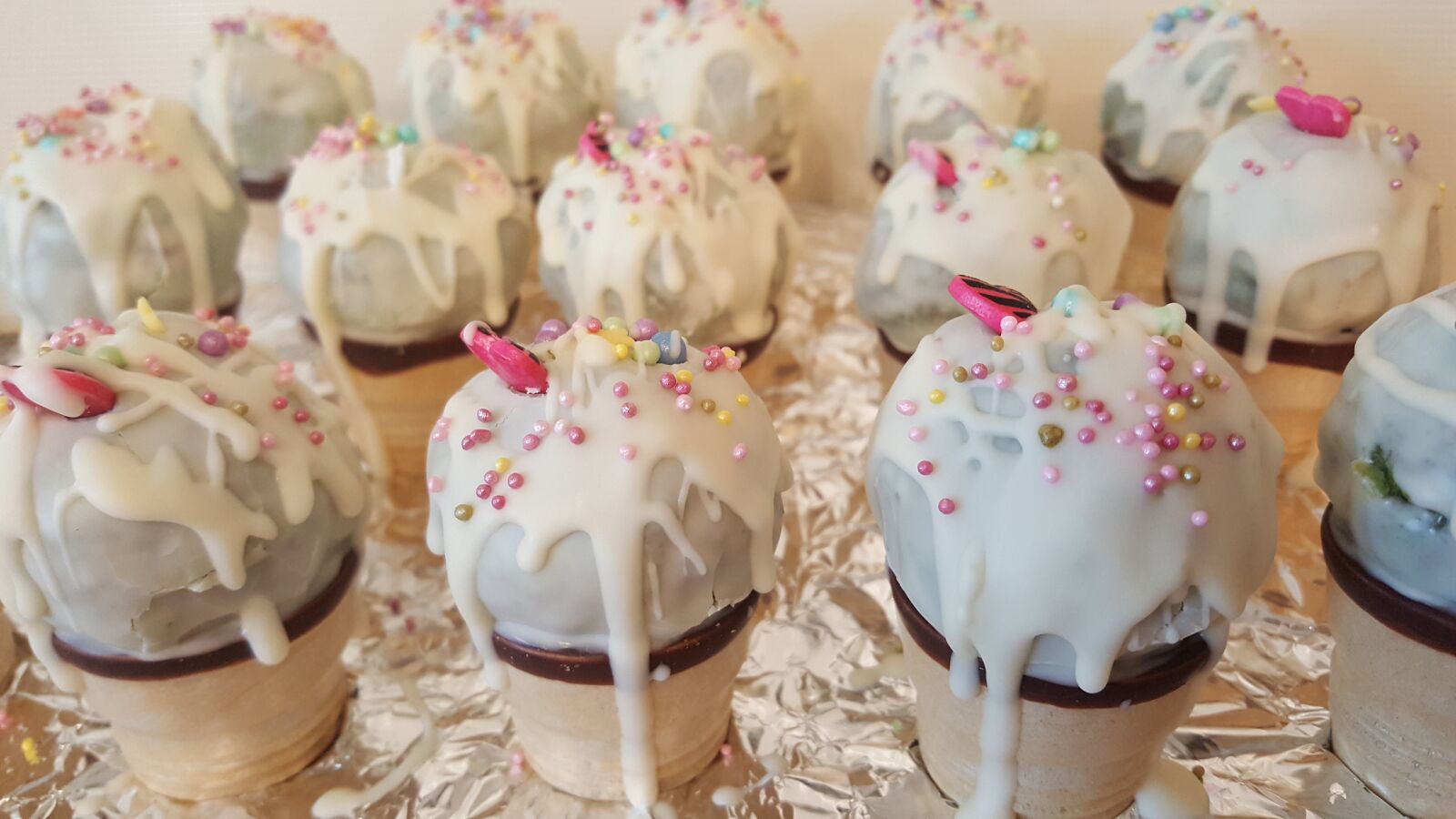 Samsung Galaxy S6 sample photo. Mini cakes, cake, birthday photography