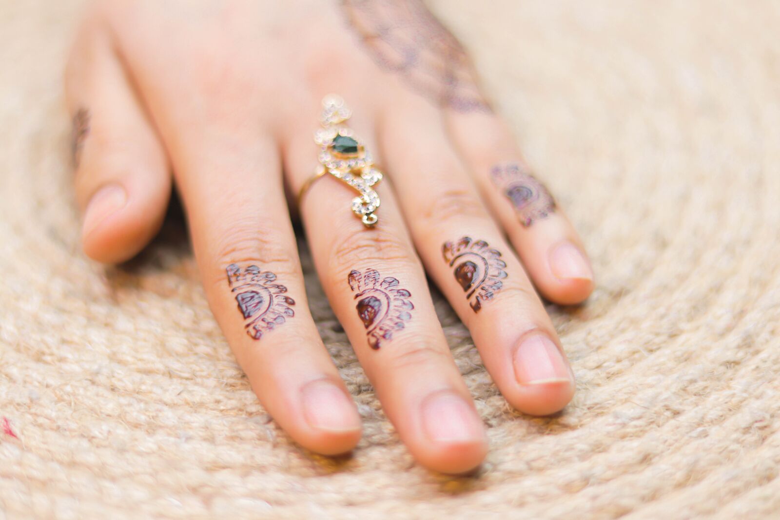 Canon EOS 80D sample photo. Jewellery, henna art, girl photography