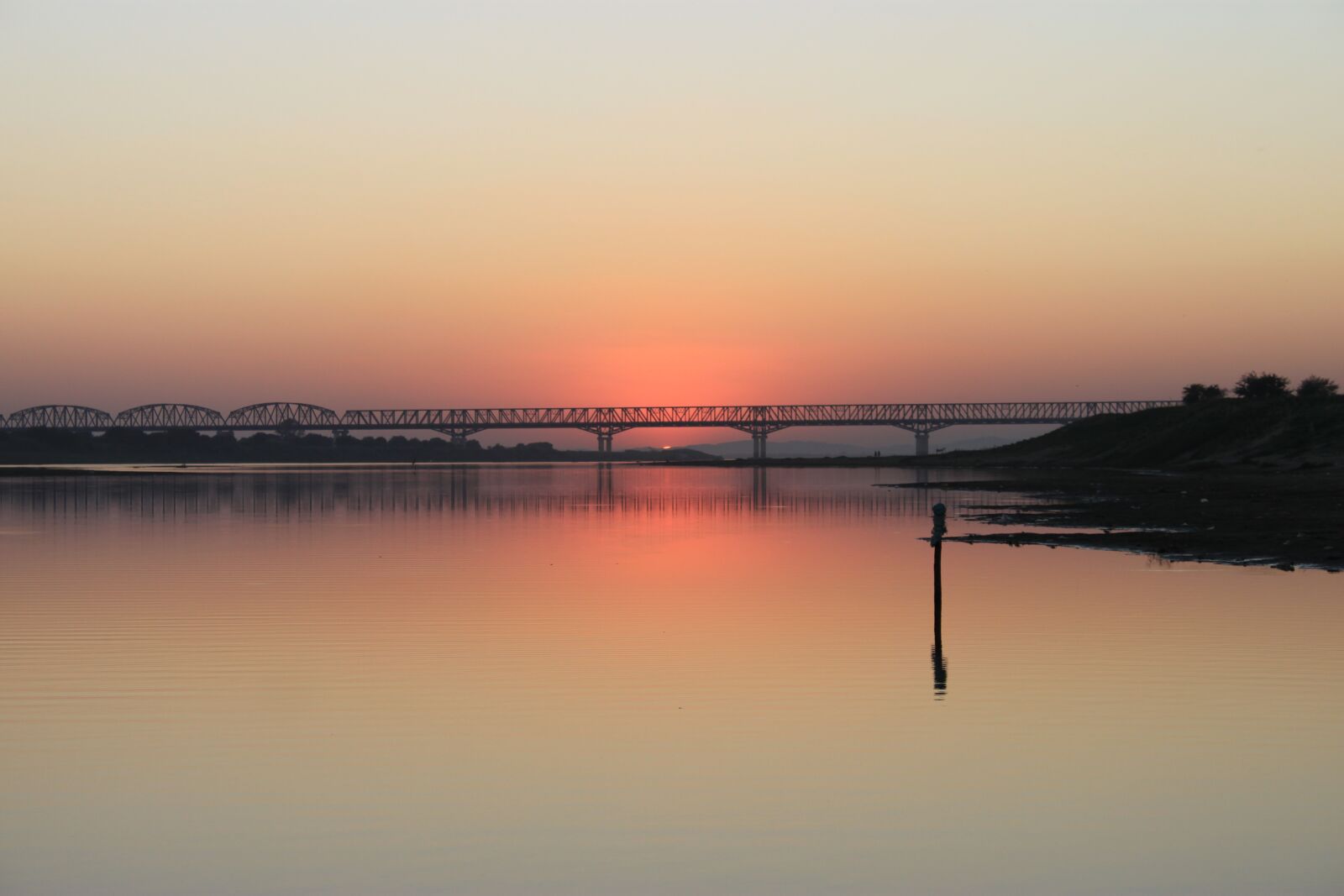 Canon EOS 500D (EOS Rebel T1i / EOS Kiss X3) sample photo. Sunset, river, landscape photography