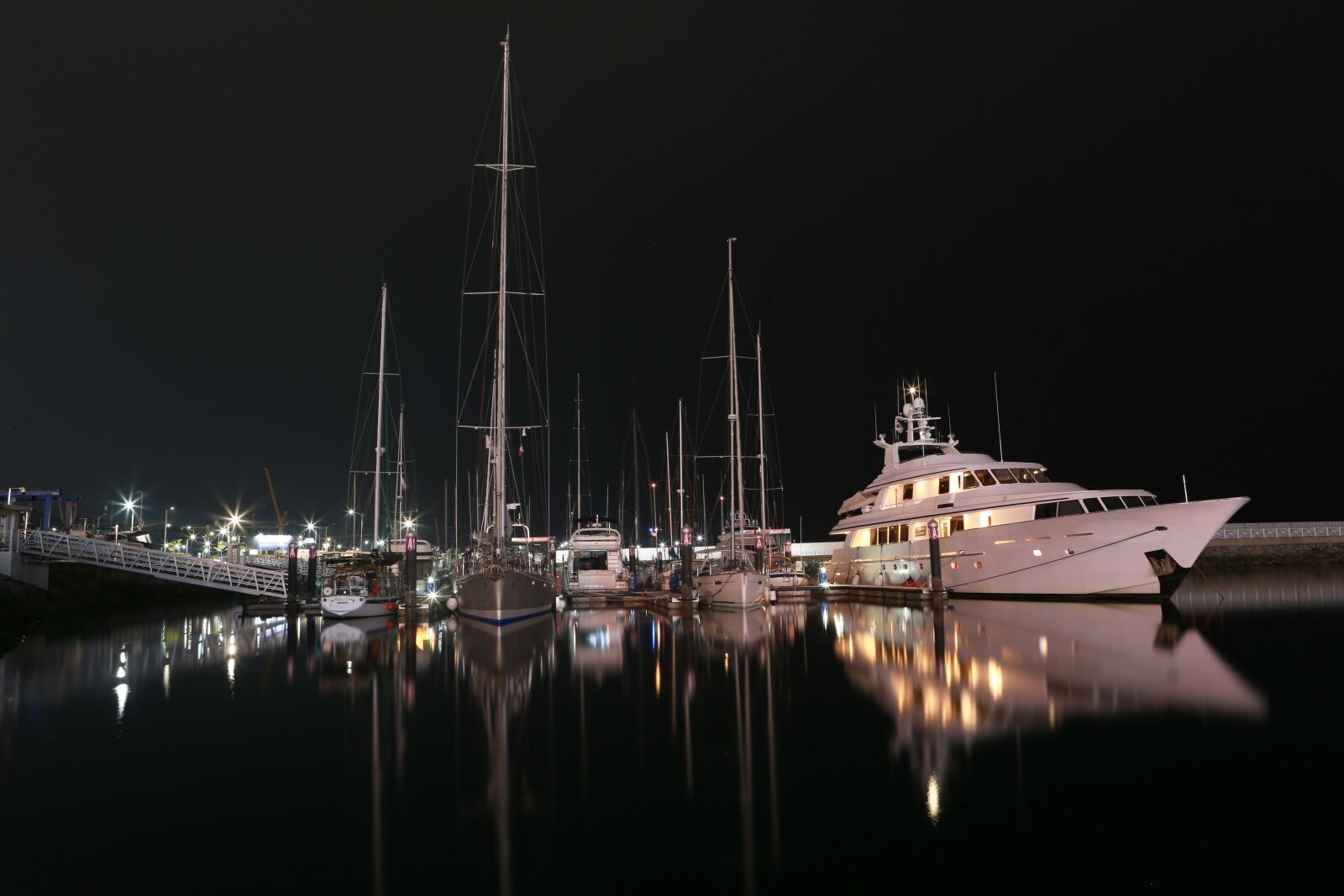 Canon EOS 5D Mark III sample photo. Marina, yacht, leisure photography
