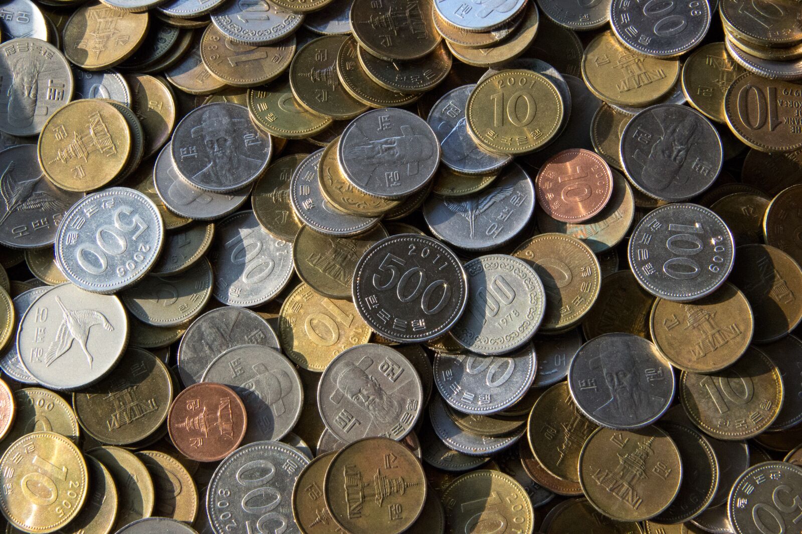 Canon EF-S 18-200mm F3.5-5.6 IS sample photo. Don, coin, cash photography