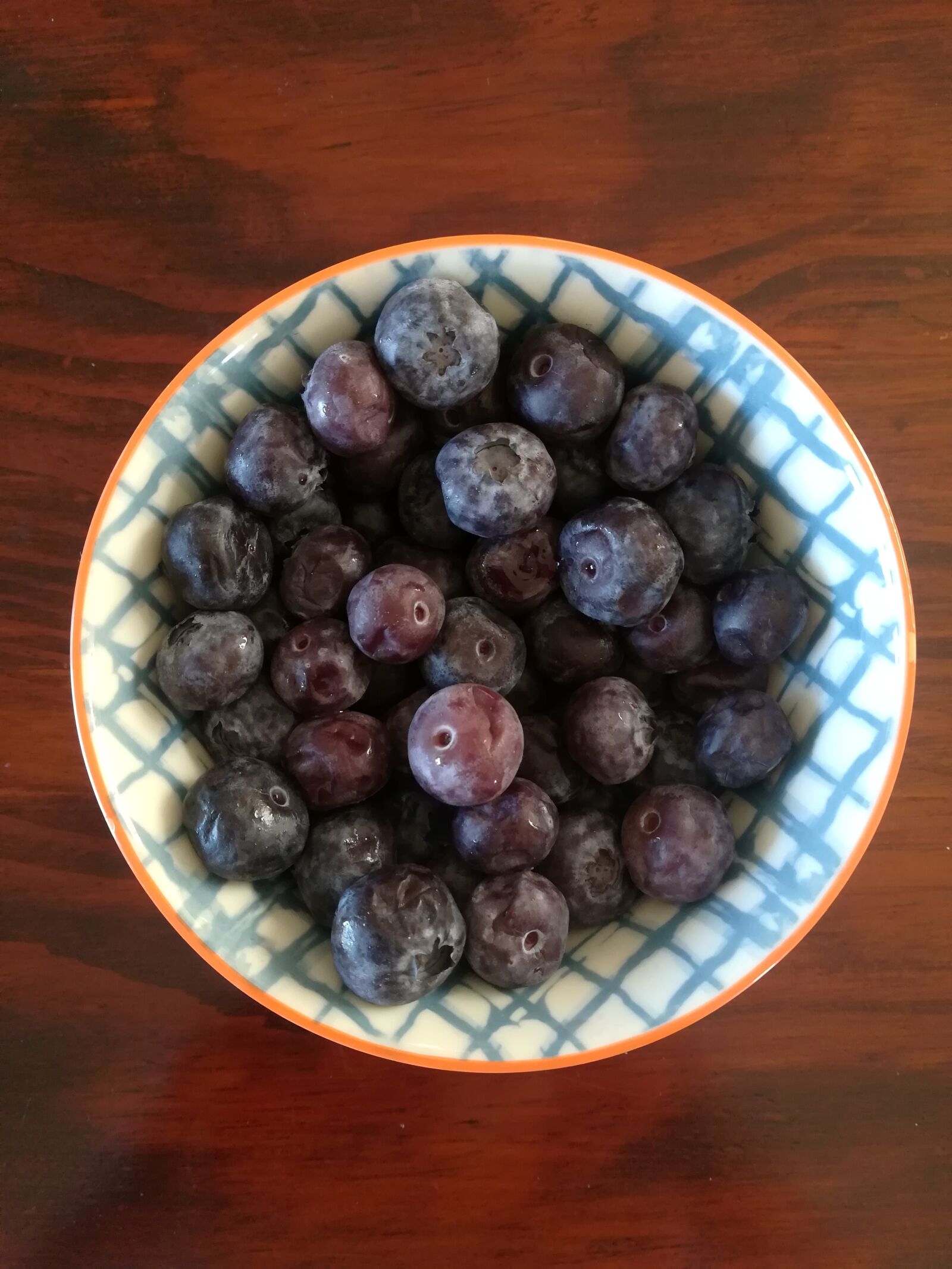 HUAWEI P10 lite sample photo. Blueberries, bowl, food photography