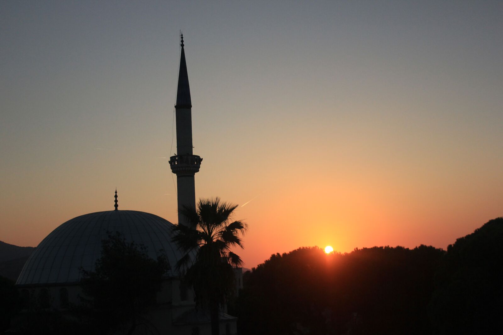 Canon EOS 550D (EOS Rebel T2i / EOS Kiss X4) sample photo. Cami, sunset, minaret photography
