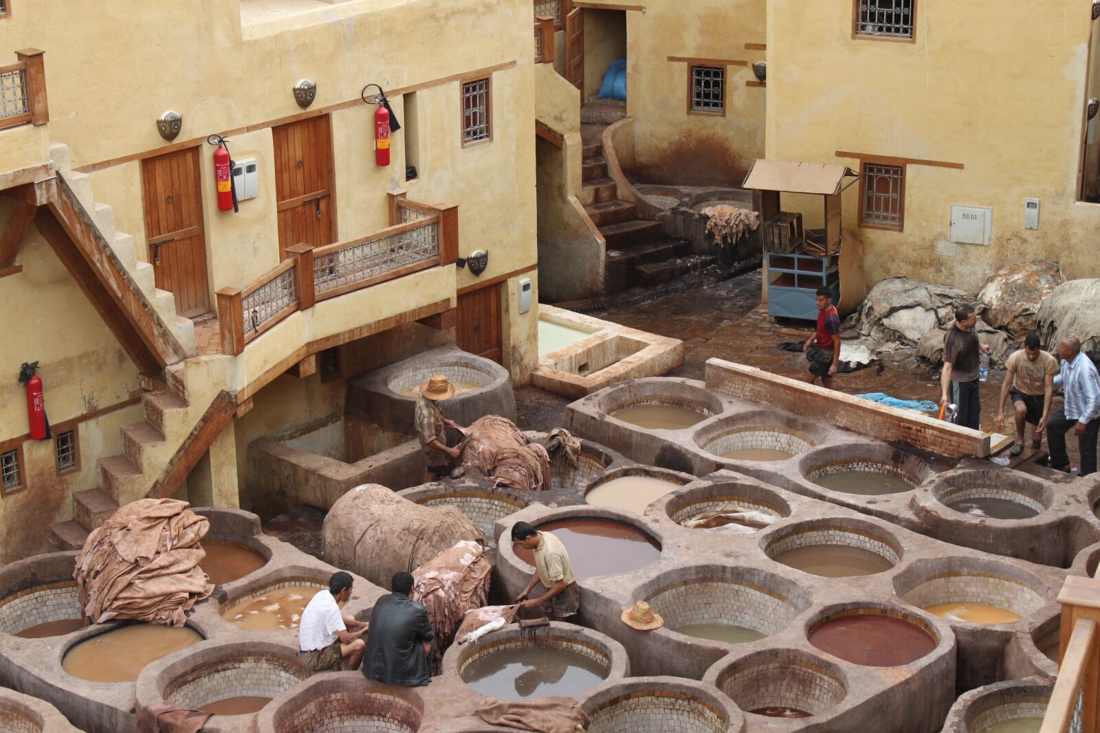 Canon EOS 500D (EOS Rebel T1i / EOS Kiss X3) sample photo. Tannery, morocco, skins photography