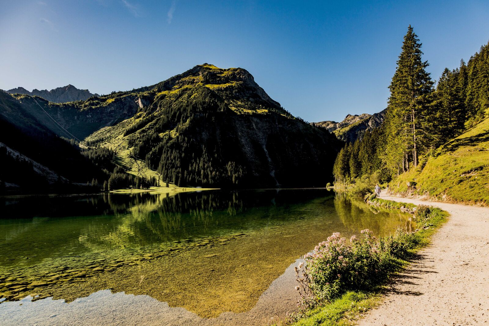 Canon EF 24-105mm F4L IS USM sample photo. Mountains, lake, landscape photography