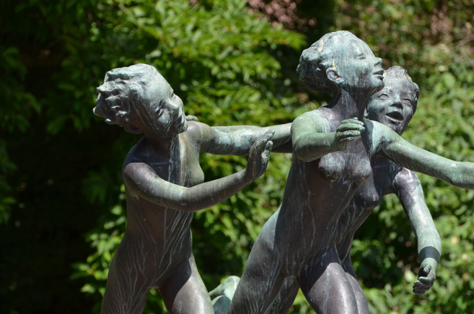 Nikon D5100 sample photo. Monument, children, metal photography