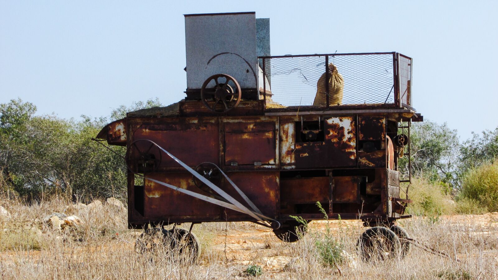 Canon PowerShot SX400 IS sample photo. Packing machine, old, rusty photography