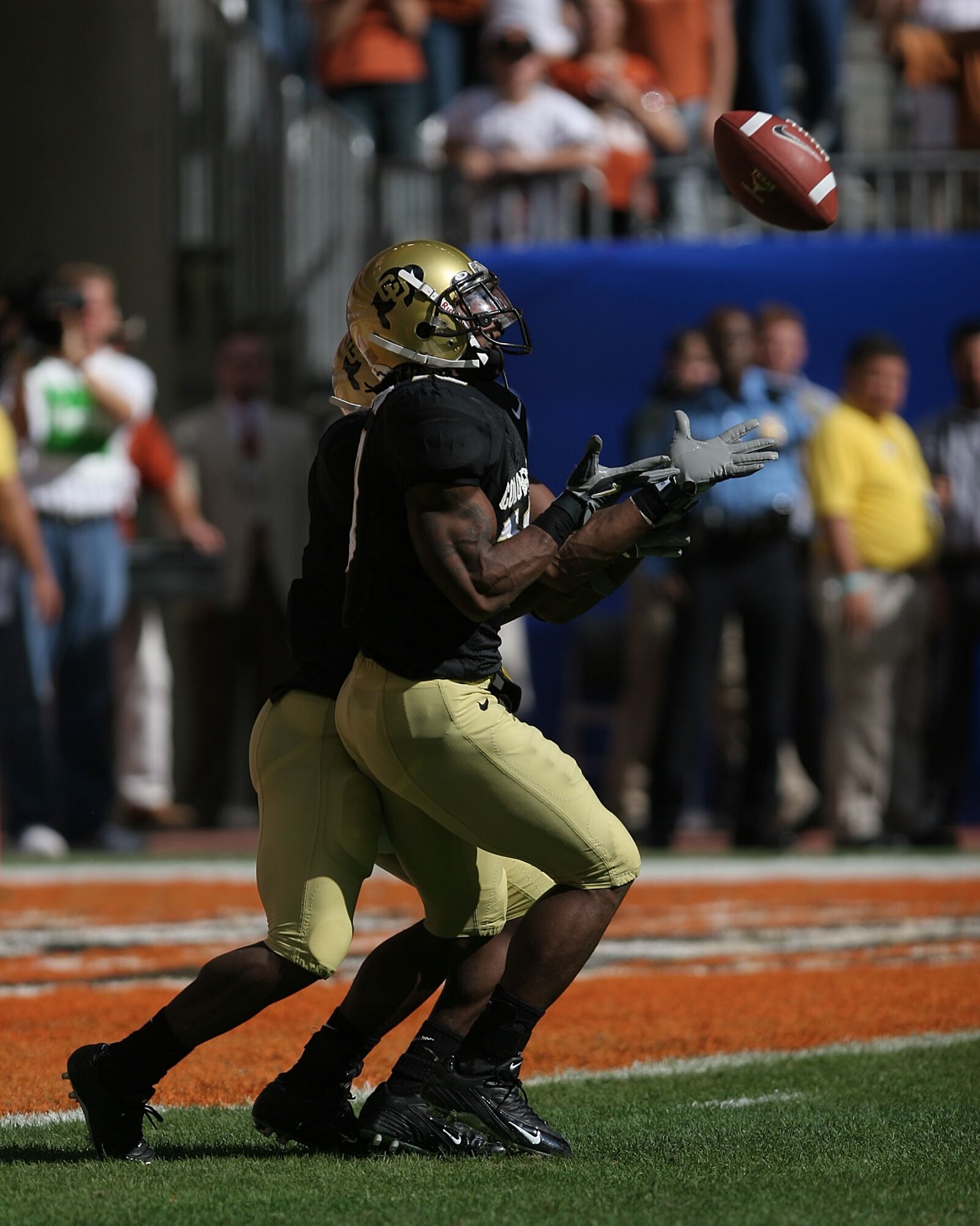 Canon EOS 20D sample photo. American football, kick return photography