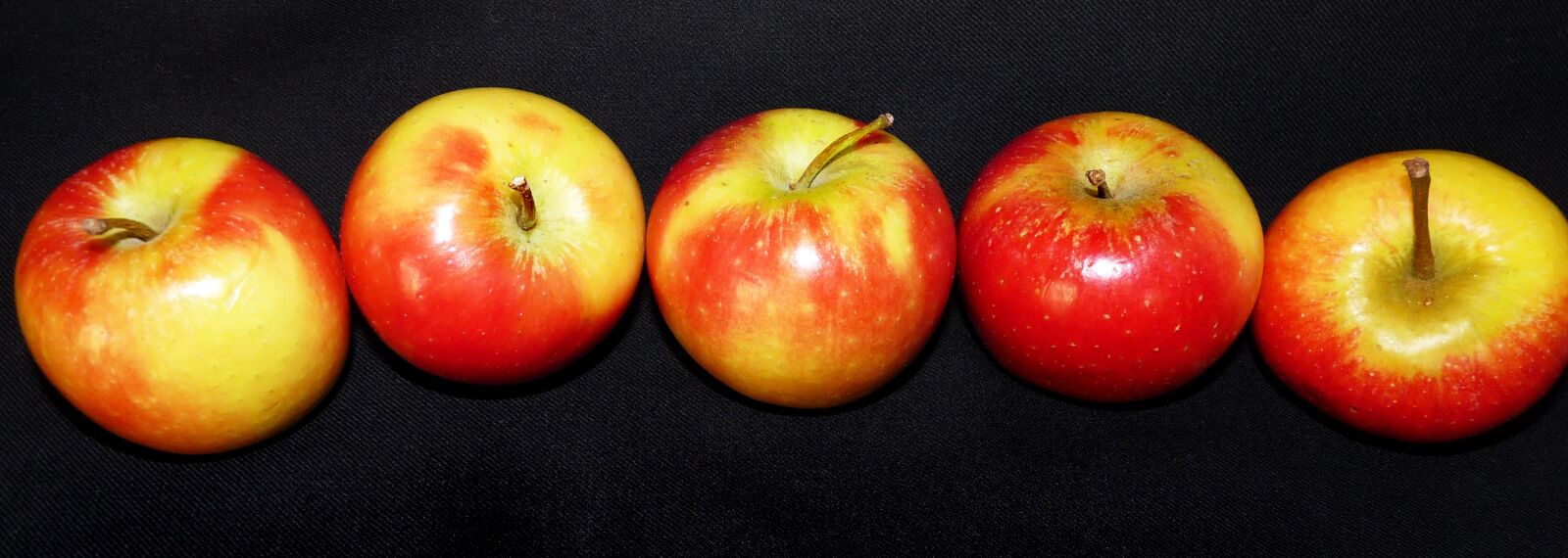 Panasonic Lumix DMC-FZ28 sample photo. Fruit, apples, delicious photography