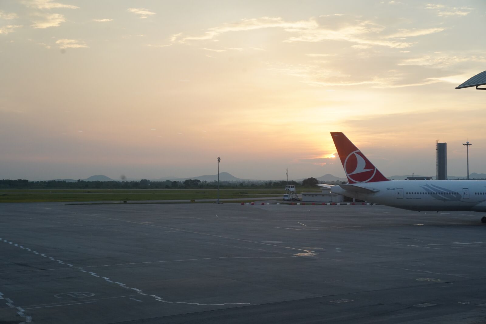 Sony Sonnar T* FE 55mm F1.8 ZA sample photo. Airport, airplane, sunset photography