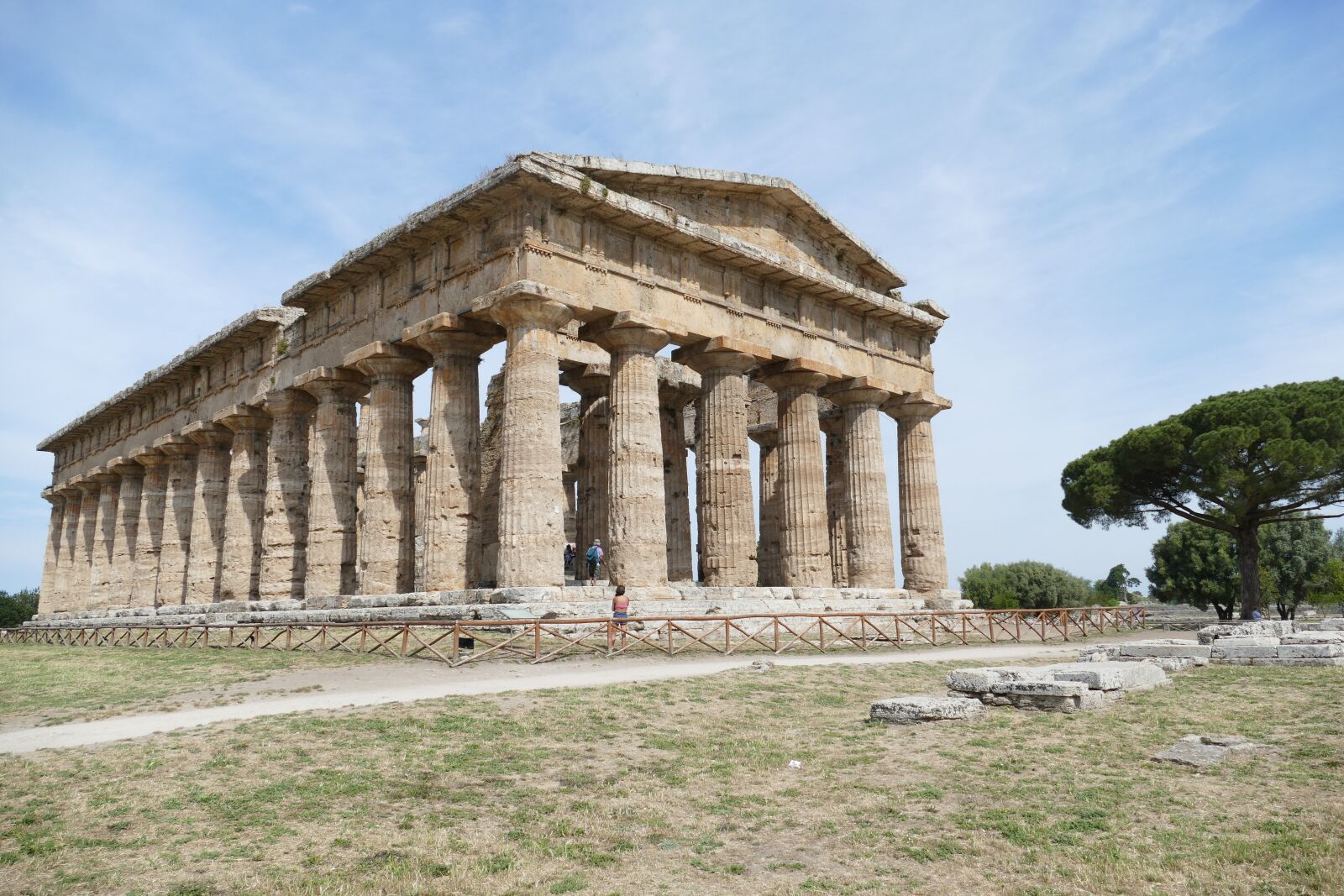 Panasonic Lumix DMC-FZ1000 sample photo. Paestum, italy, antiquity photography