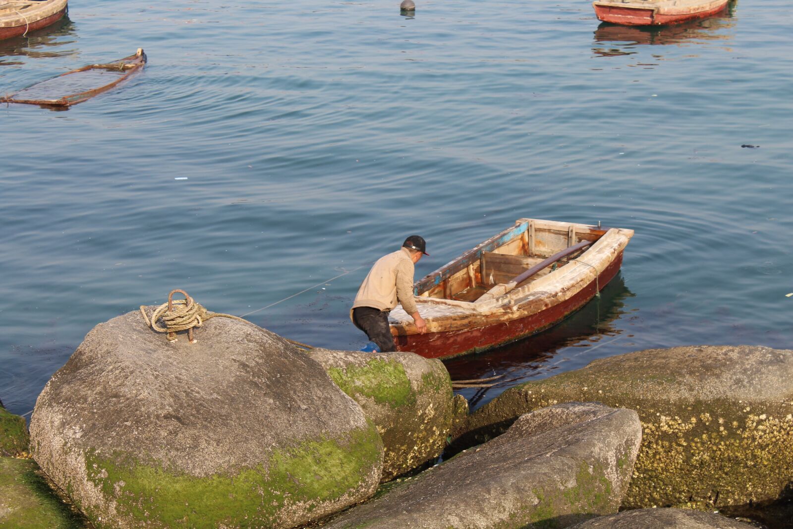 Canon EOS 1300D (EOS Rebel T6 / EOS Kiss X80) sample photo. The sea, fishing boats photography