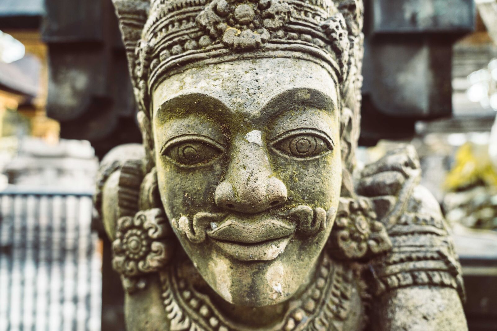 Sony FE 24-105mm F4 G OSS sample photo. Balinese figure, balinese man photography