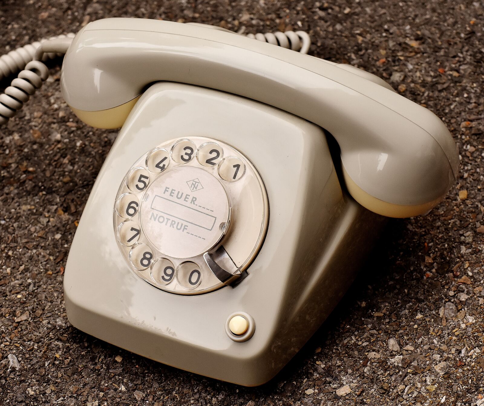 Nikon D7200 sample photo. Old phone, 60s, 70s photography