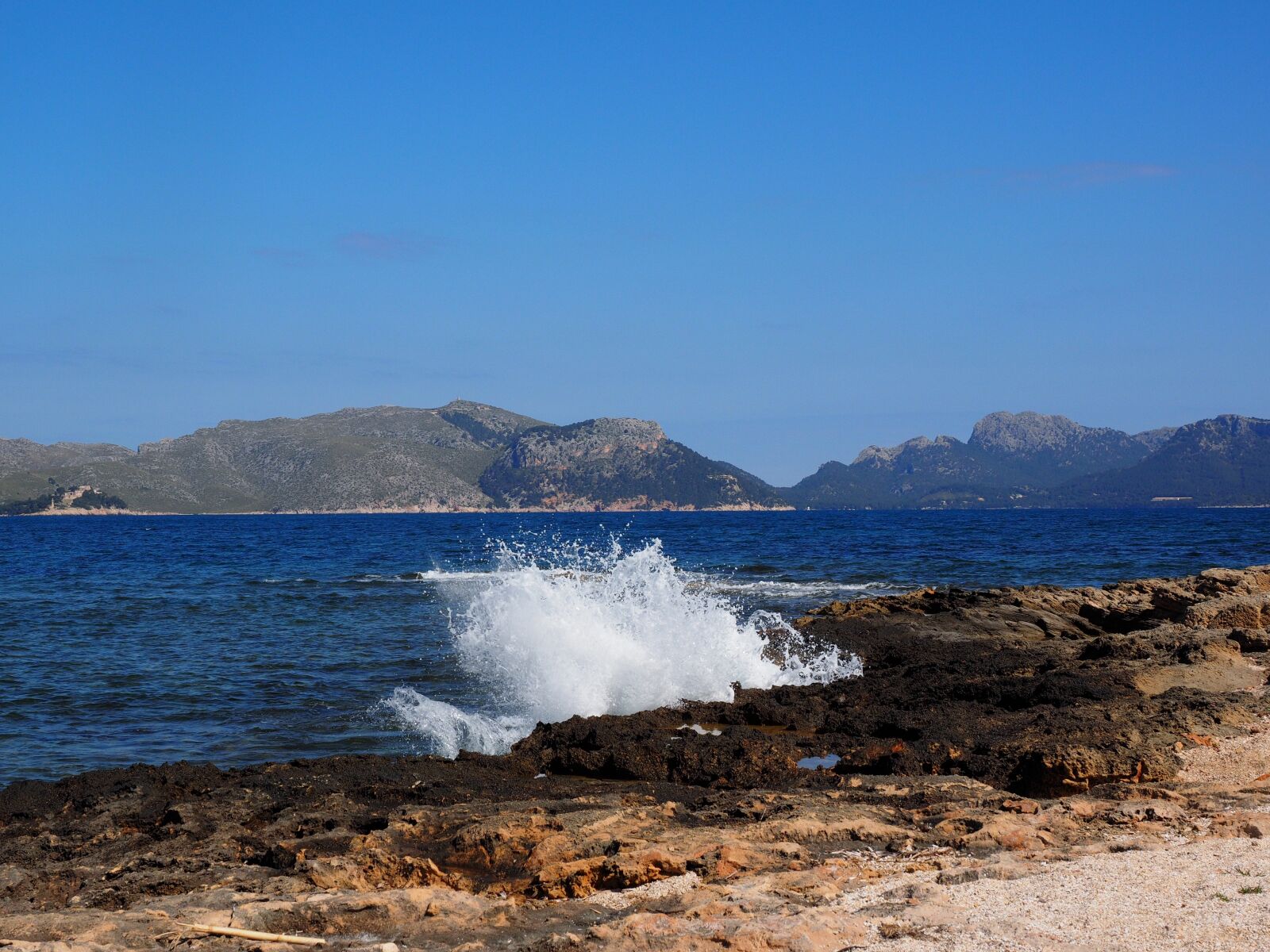 Olympus OM-D E-M1 + Olympus M.Zuiko Digital ED 12-40mm F2.8 Pro sample photo. Bay, mallorca, bay of photography