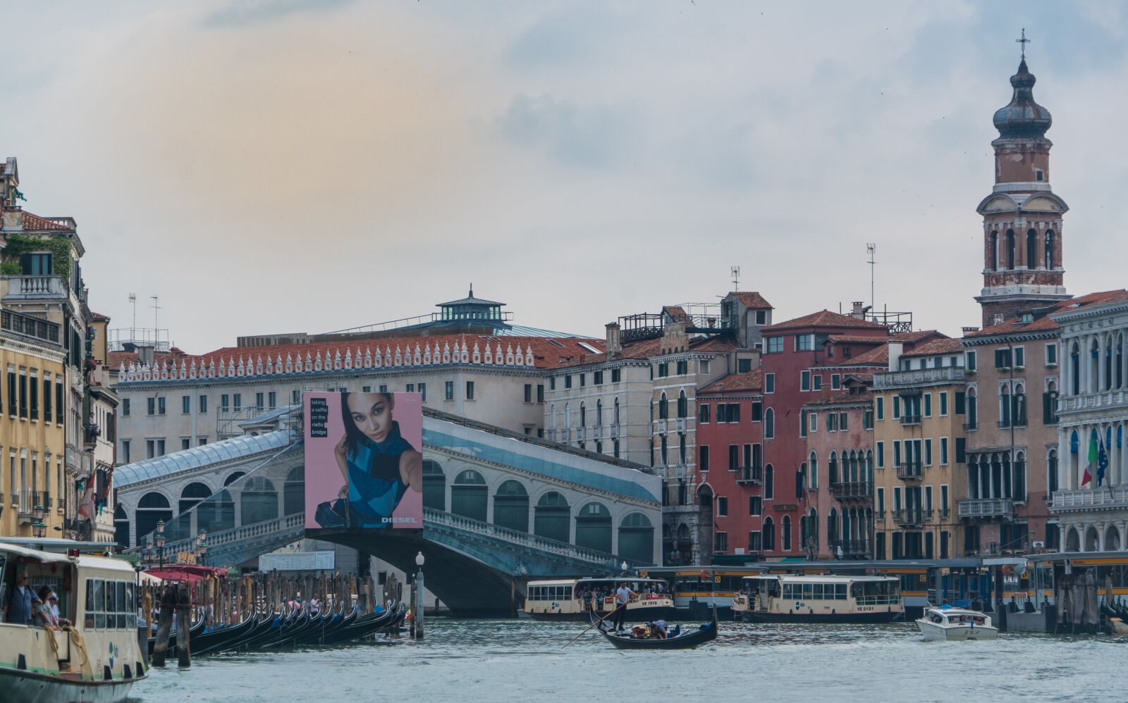 Sony a7R II + Sony FE 24-240mm F3.5-6.3 OSS sample photo. Venice, italy, rialto bridge photography