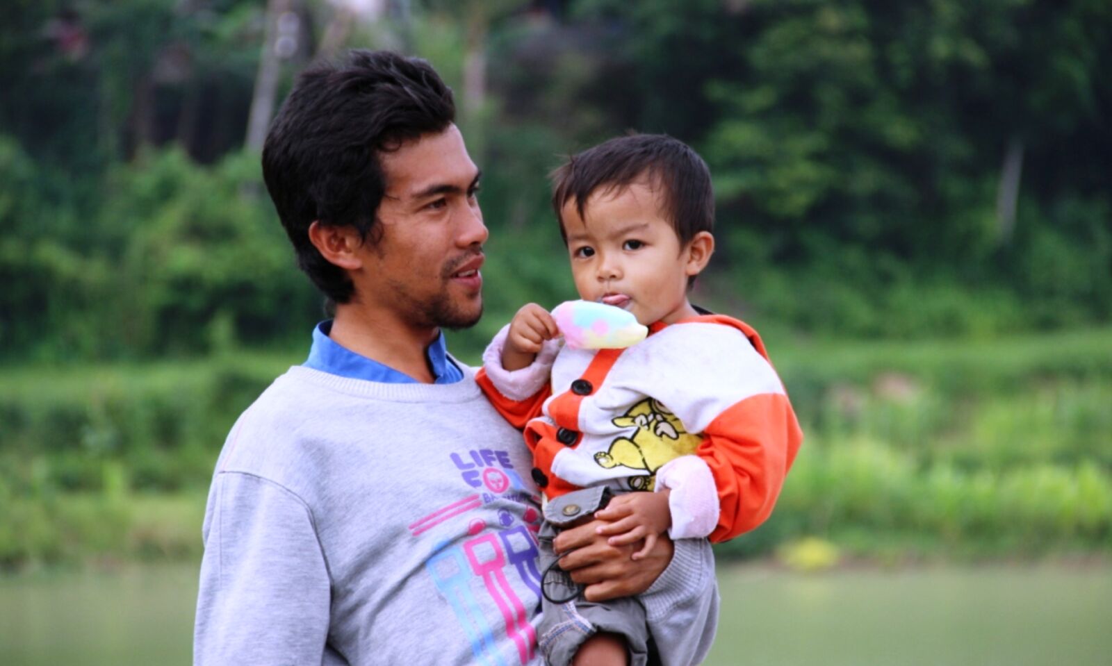 Canon EOS 600D (Rebel EOS T3i / EOS Kiss X5) sample photo. Childhood, father, ice, cream photography