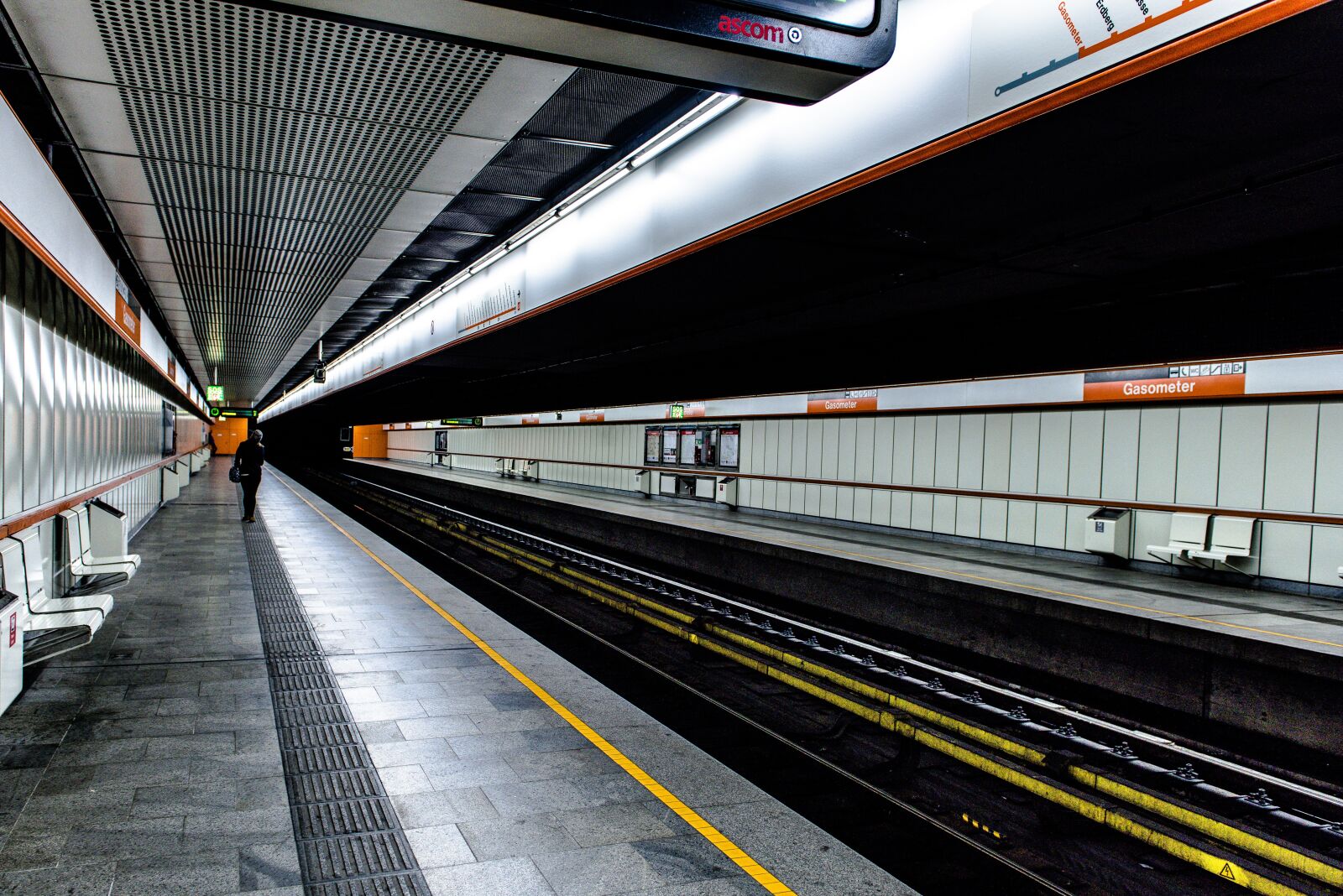 Nikon D810 sample photo. Station, metro, underground photography