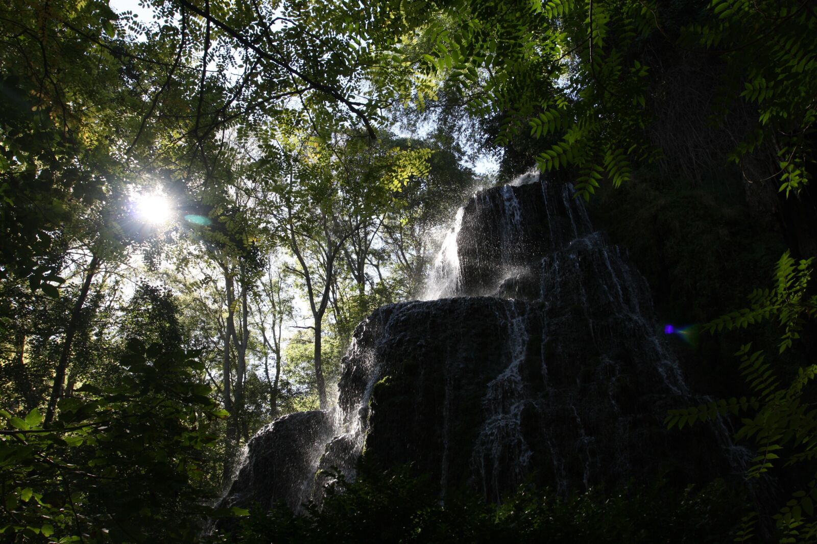Canon EOS 1000D (EOS Digital Rebel XS / EOS Kiss F) sample photo. River, stone, water photography
