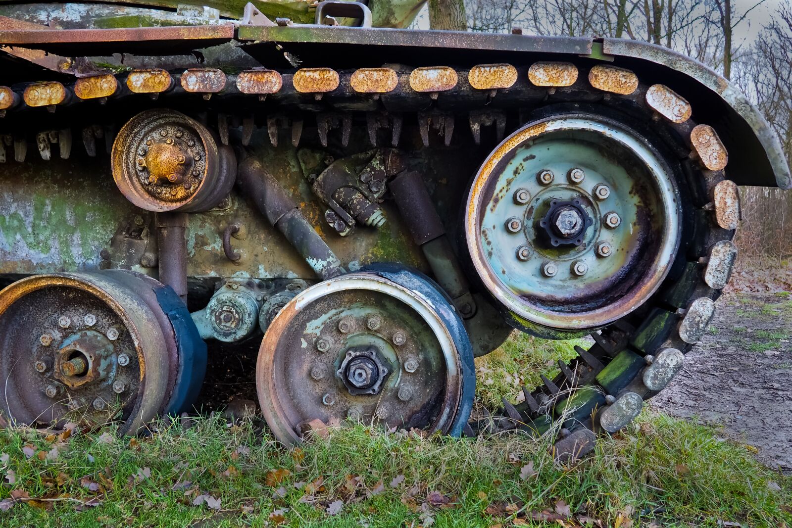 Olympus OM-D E-M10 sample photo. Lost places, panzer, wreck photography