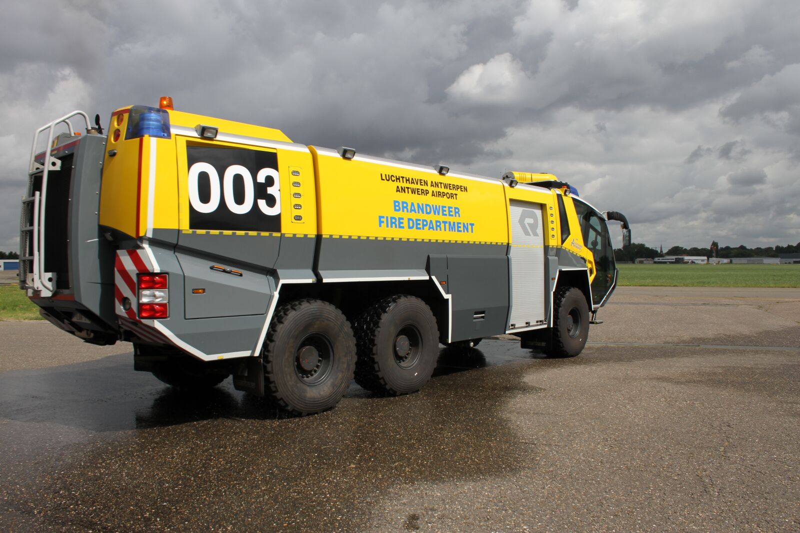 Canon EOS 7D sample photo. Vehicle, transport, truck photography