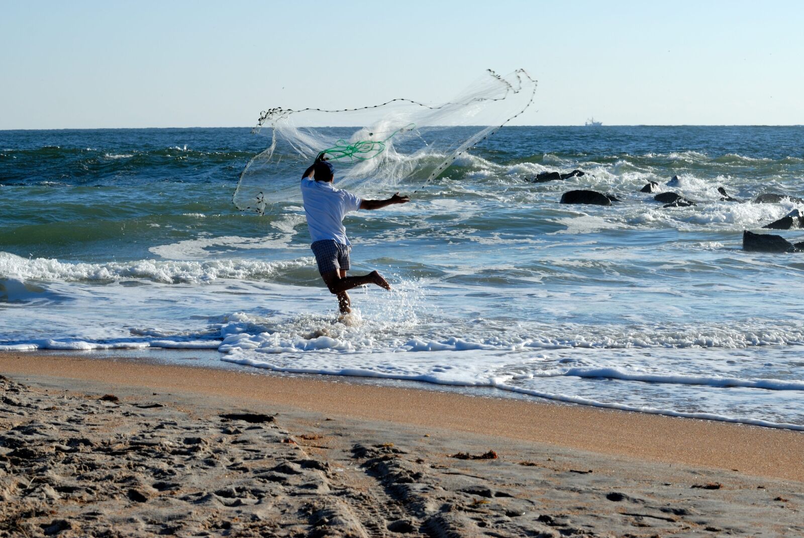 Nikon D200 sample photo. Fisherman, casting net, bait photography