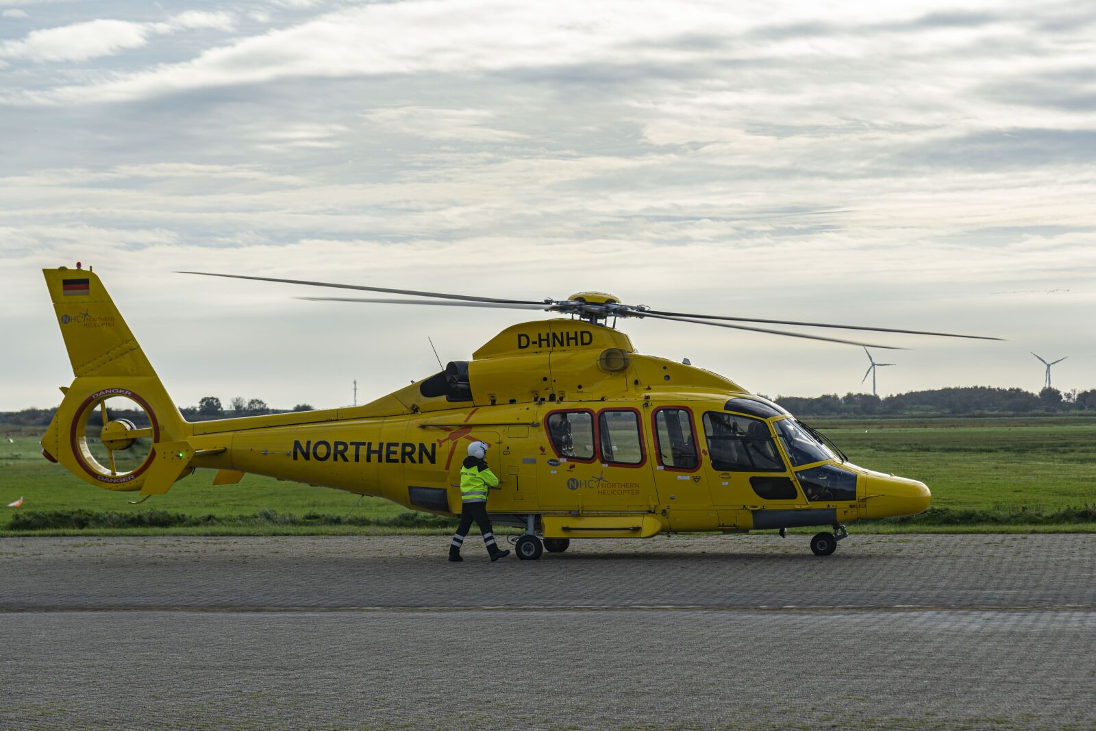 Sony a6000 + Sony Vario-Tessar T* E 16-70mm F4 ZA OSS sample photo. Helicopter, airport, borkum photography