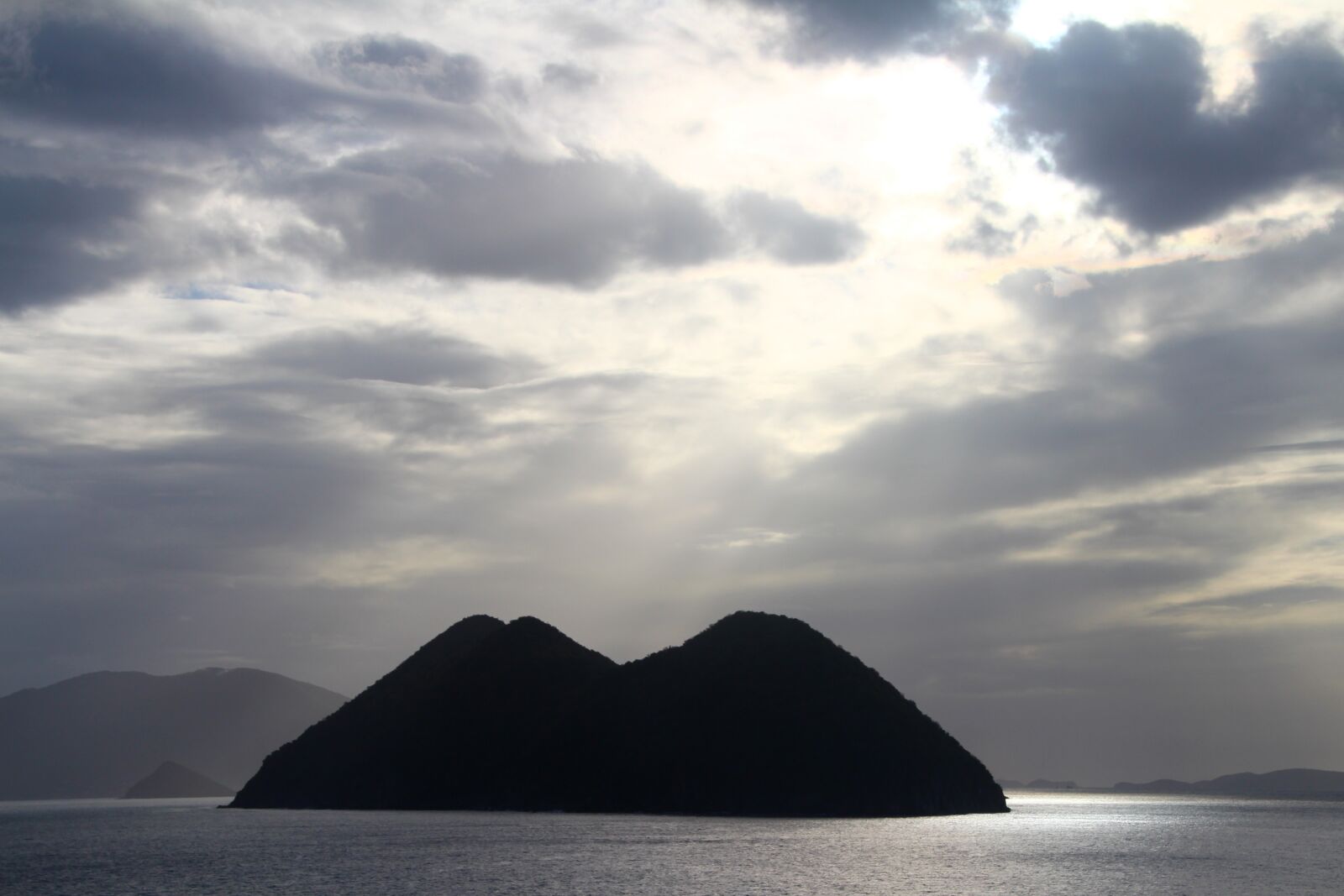 Canon EOS 700D (EOS Rebel T5i / EOS Kiss X7i) sample photo. Ocean, island, mountains photography