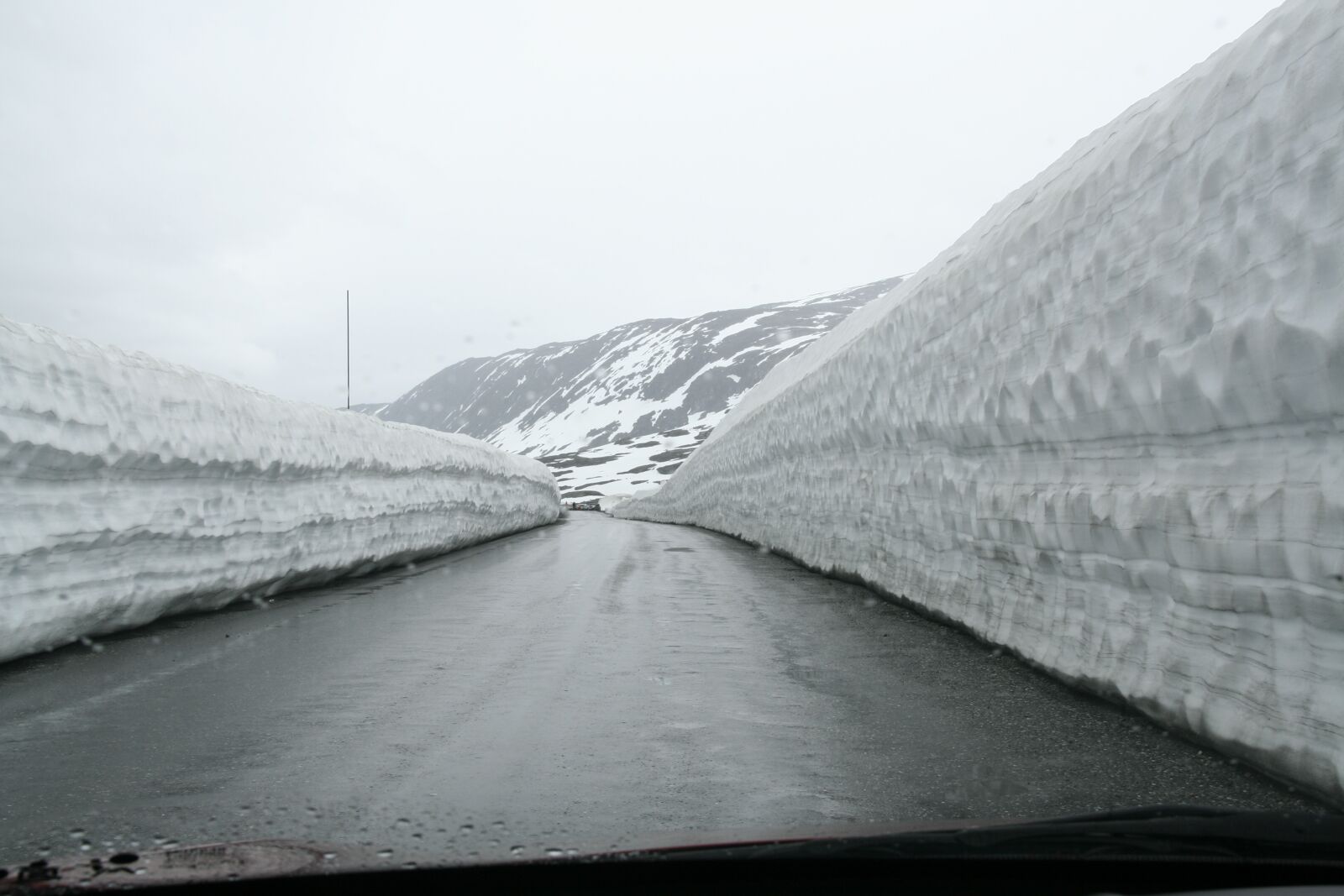 Canon EOS 350D (EOS Digital Rebel XT / EOS Kiss Digital N) sample photo. Road, snow, mountain photography