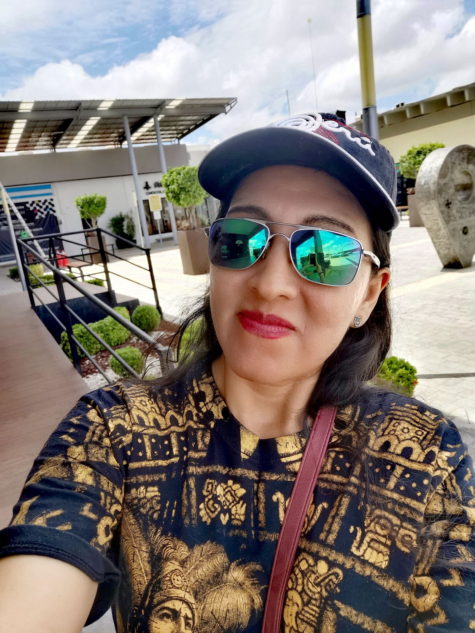 HUAWEI P30 Pro sample photo. Selfi, self portrait, plaza photography
