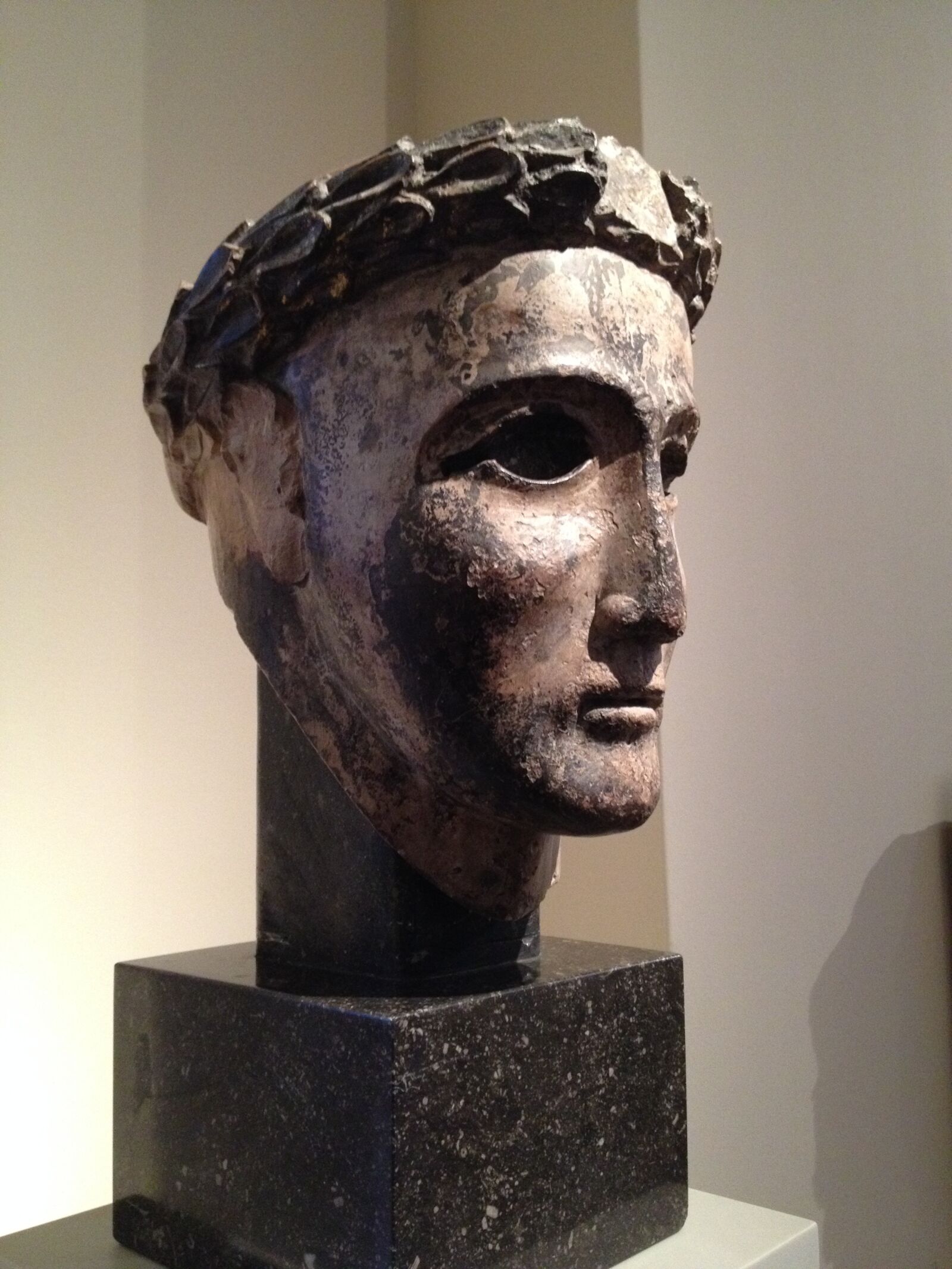 iPhone 4S back camera 4.28mm f/2.4 sample photo. Philosopher, statue, head photography