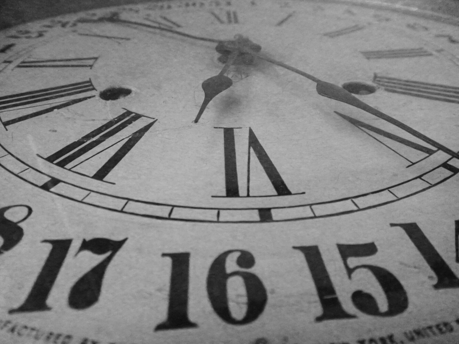 Sony DSC-T110 sample photo. Clock, time, old photography