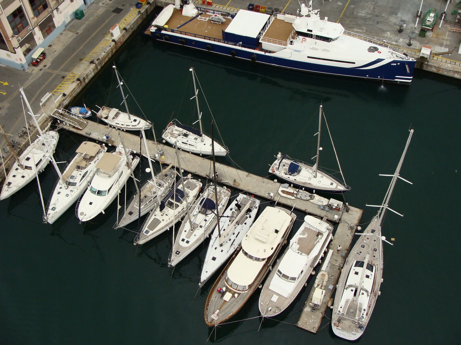 Sony Cyber-shot DSC-H10 sample photo. Boats, sail, marina photography
