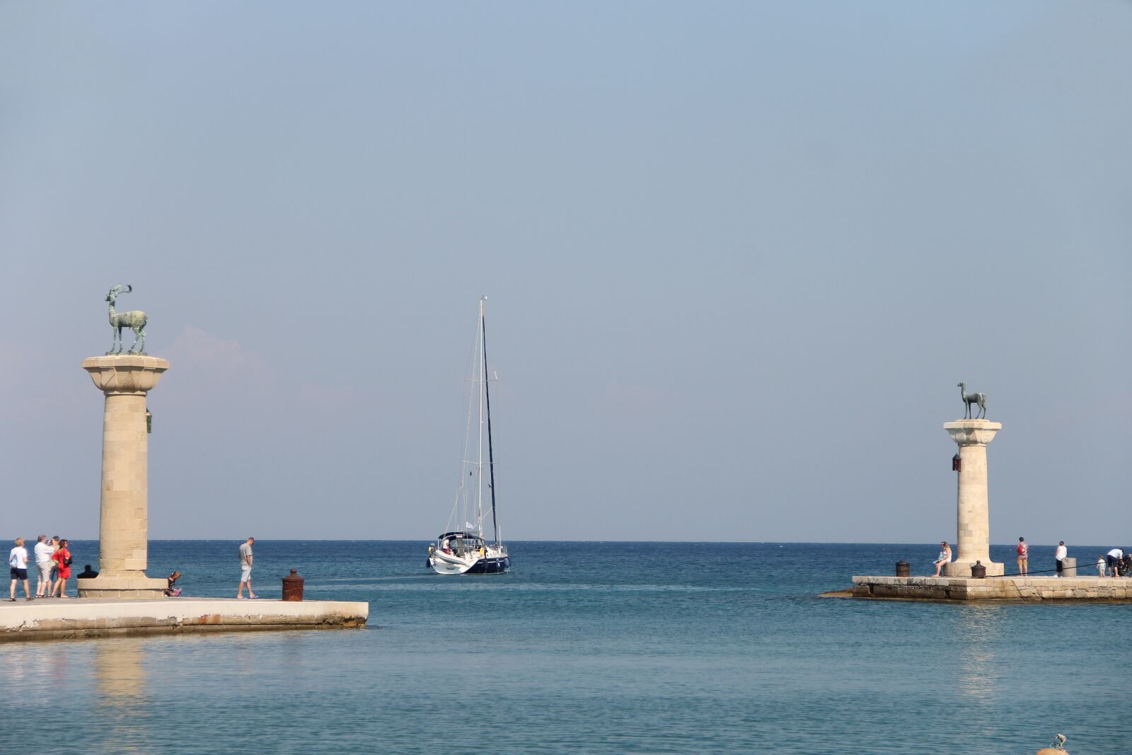 Canon EOS 1100D (EOS Rebel T3 / EOS Kiss X50) sample photo. Mandraki harbour, rhodes, columnar photography