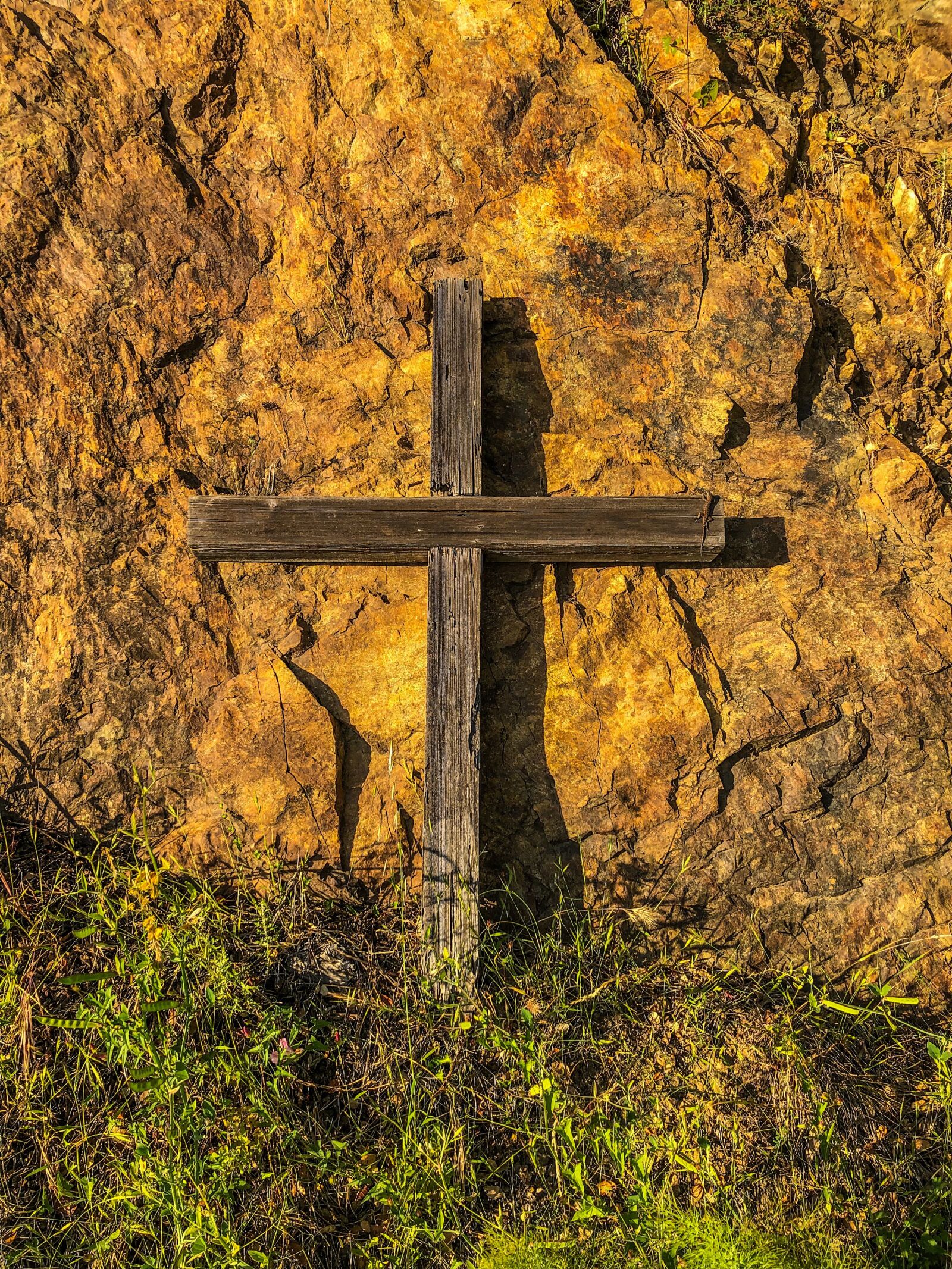 Apple iPhone X sample photo. Cross, big sur, hiking photography