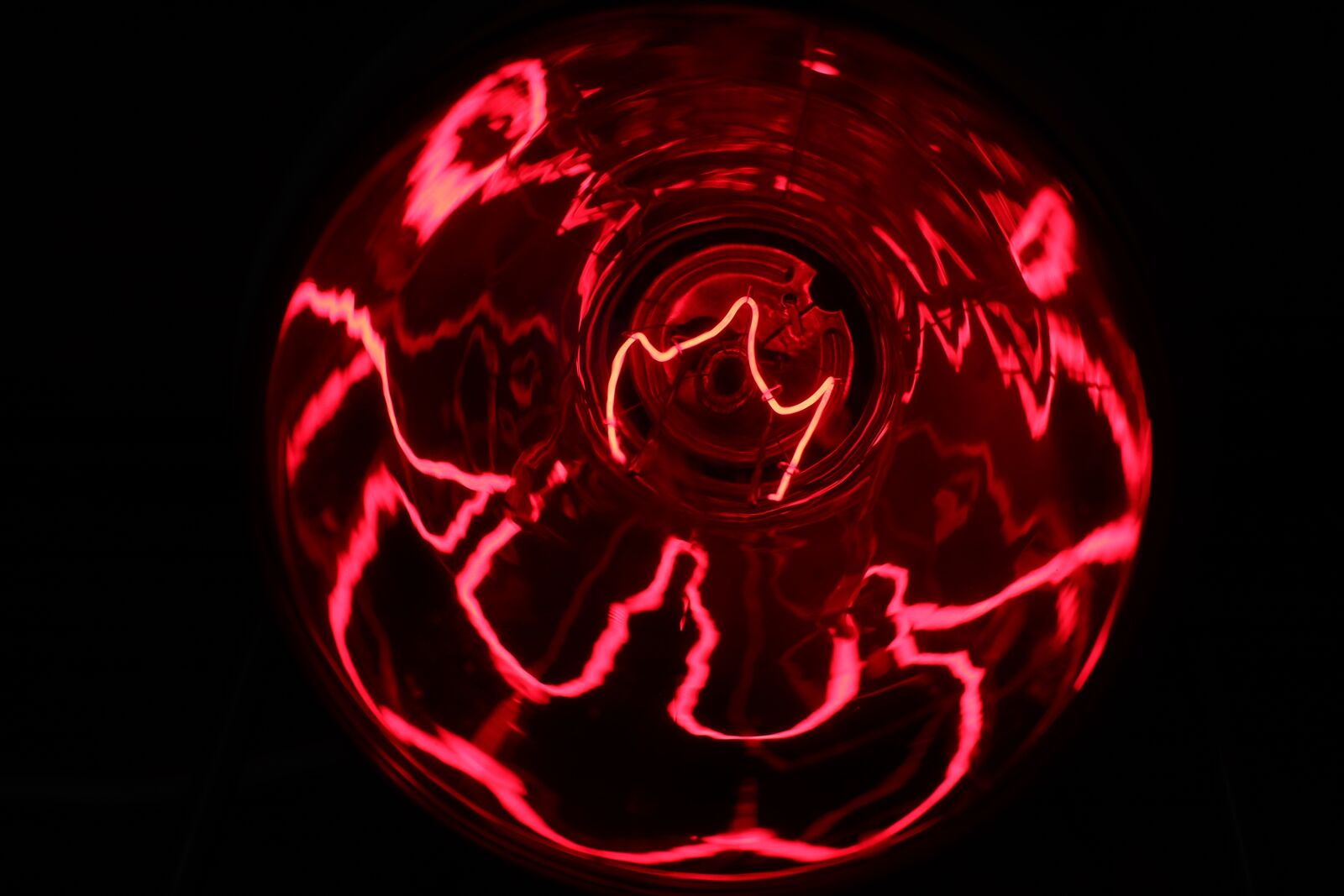 Canon EOS 800D (EOS Rebel T7i / EOS Kiss X9i) sample photo. Infrared lamp, red light photography